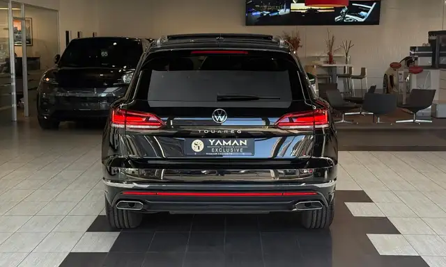 Volkswagen Touareg view 8