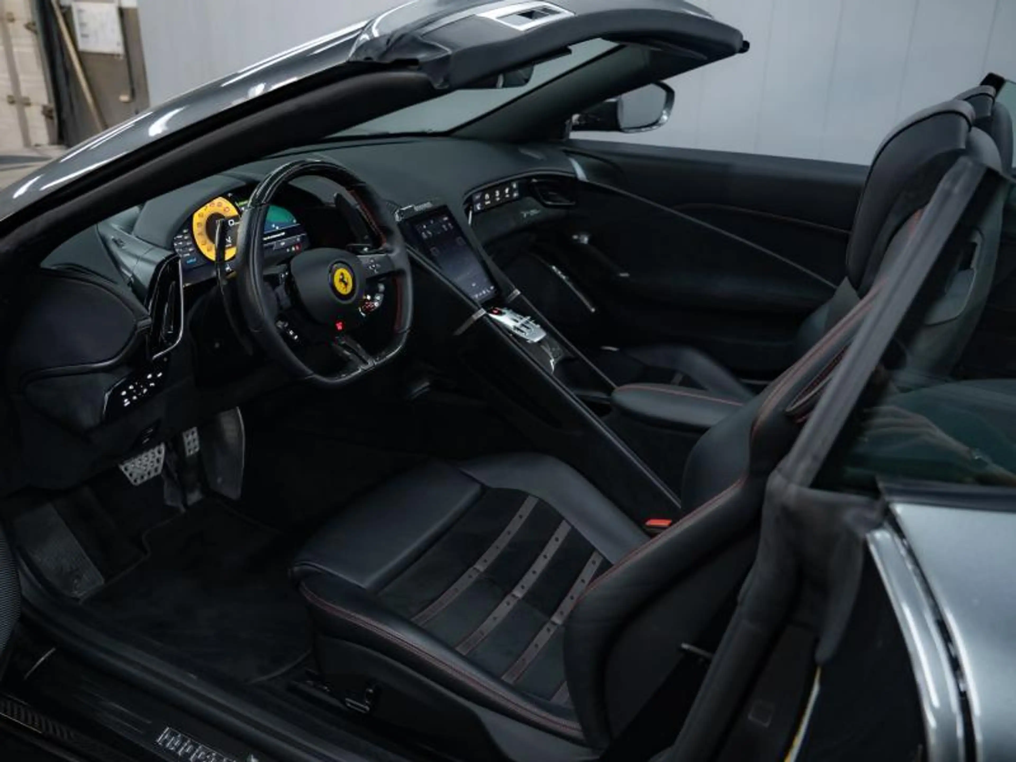 Ferrari Roma Spider — photo 11