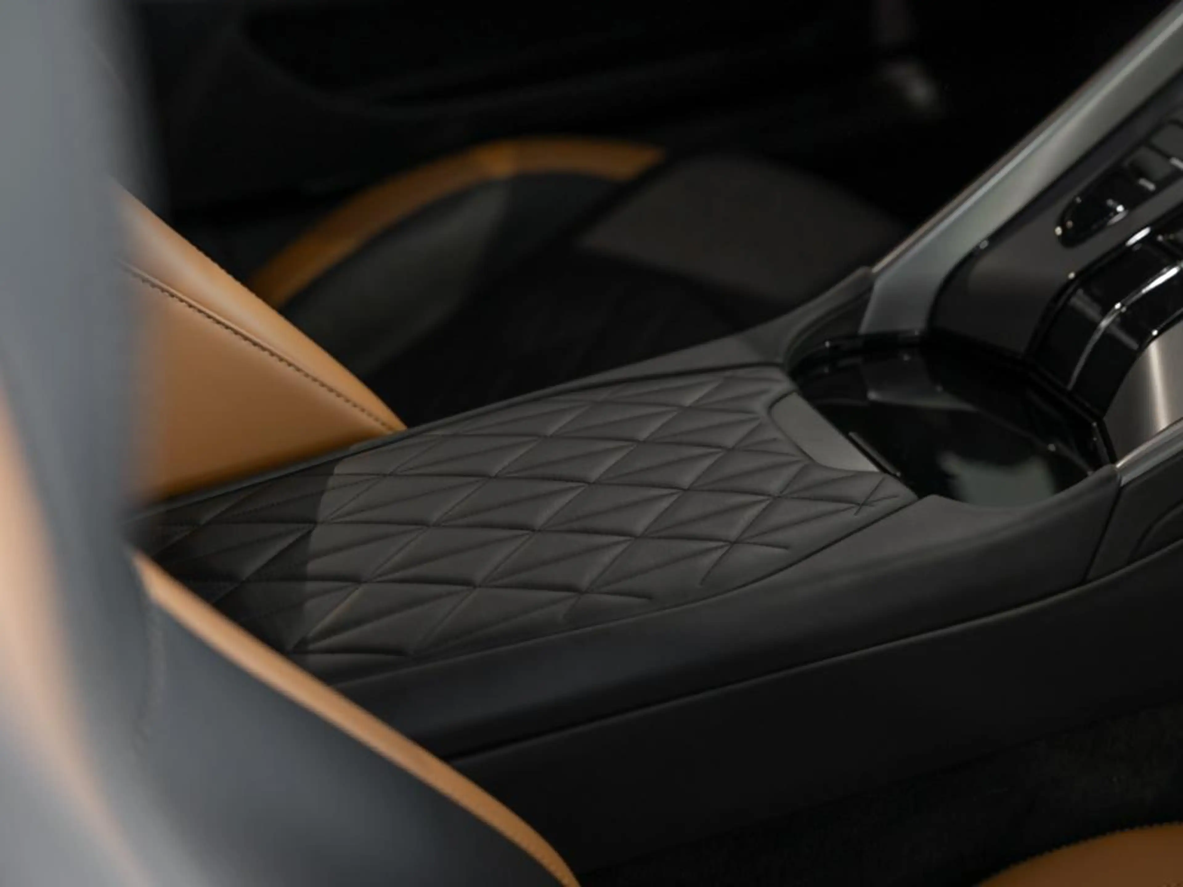 Aston Martin DB12 Coupe Aston Martin Hamburg — photo 14