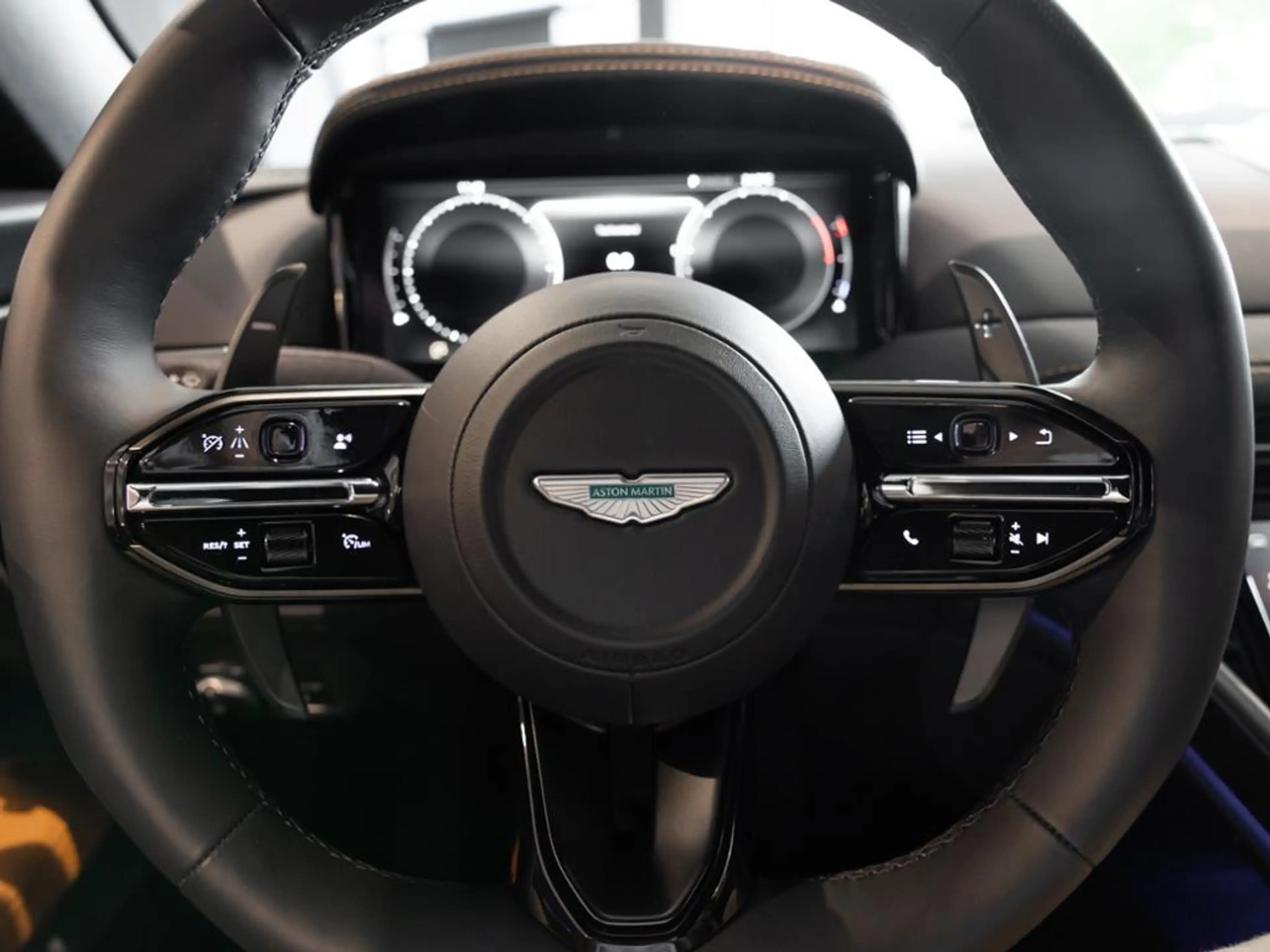Aston Martin DB12 Coupe Aston Martin Hamburg — photo 11