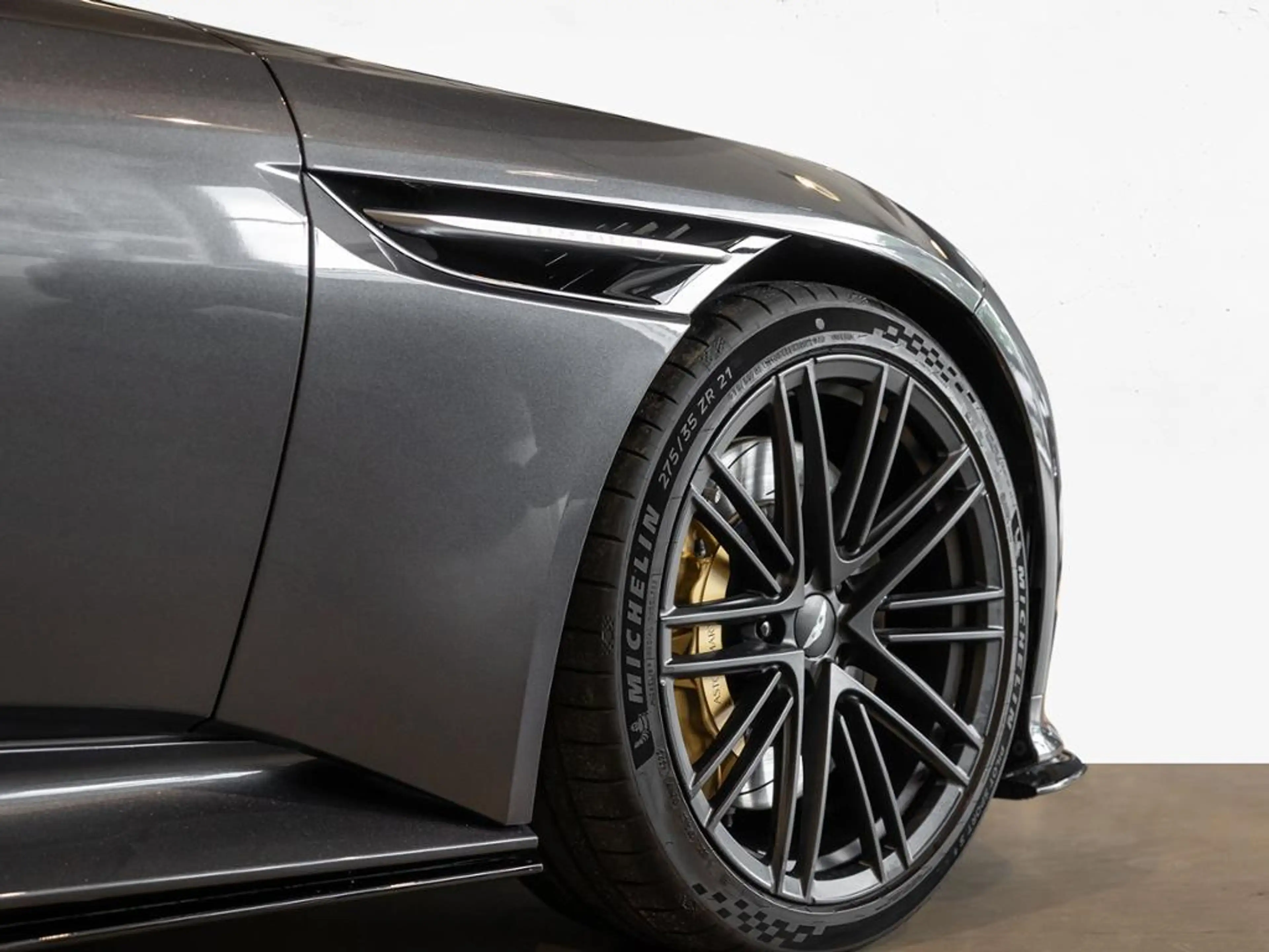 Aston Martin DB12 Coupe Aston Martin Hamburg — photo 9