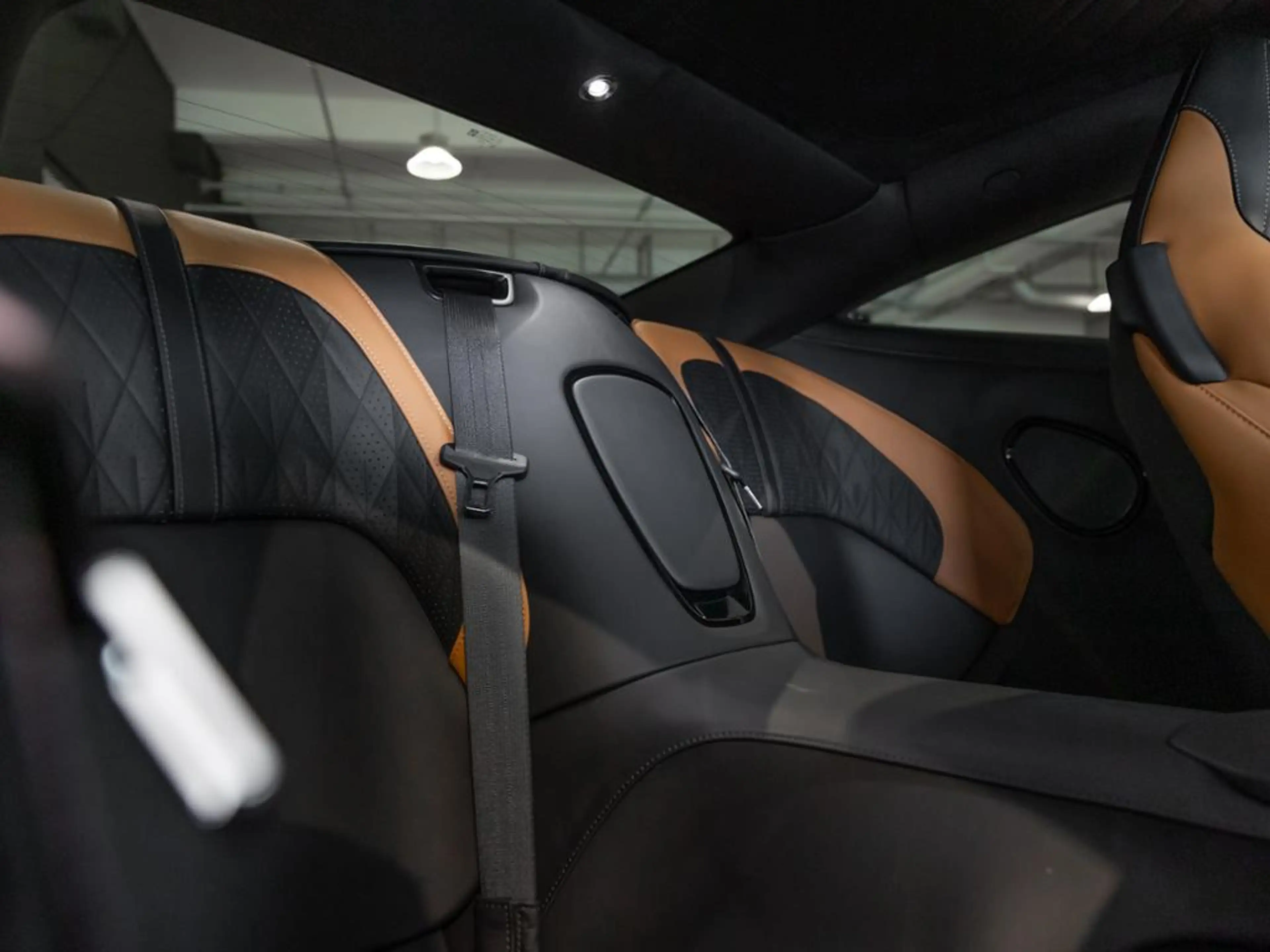 Aston Martin DB12 Coupe Aston Martin Hamburg — photo 13