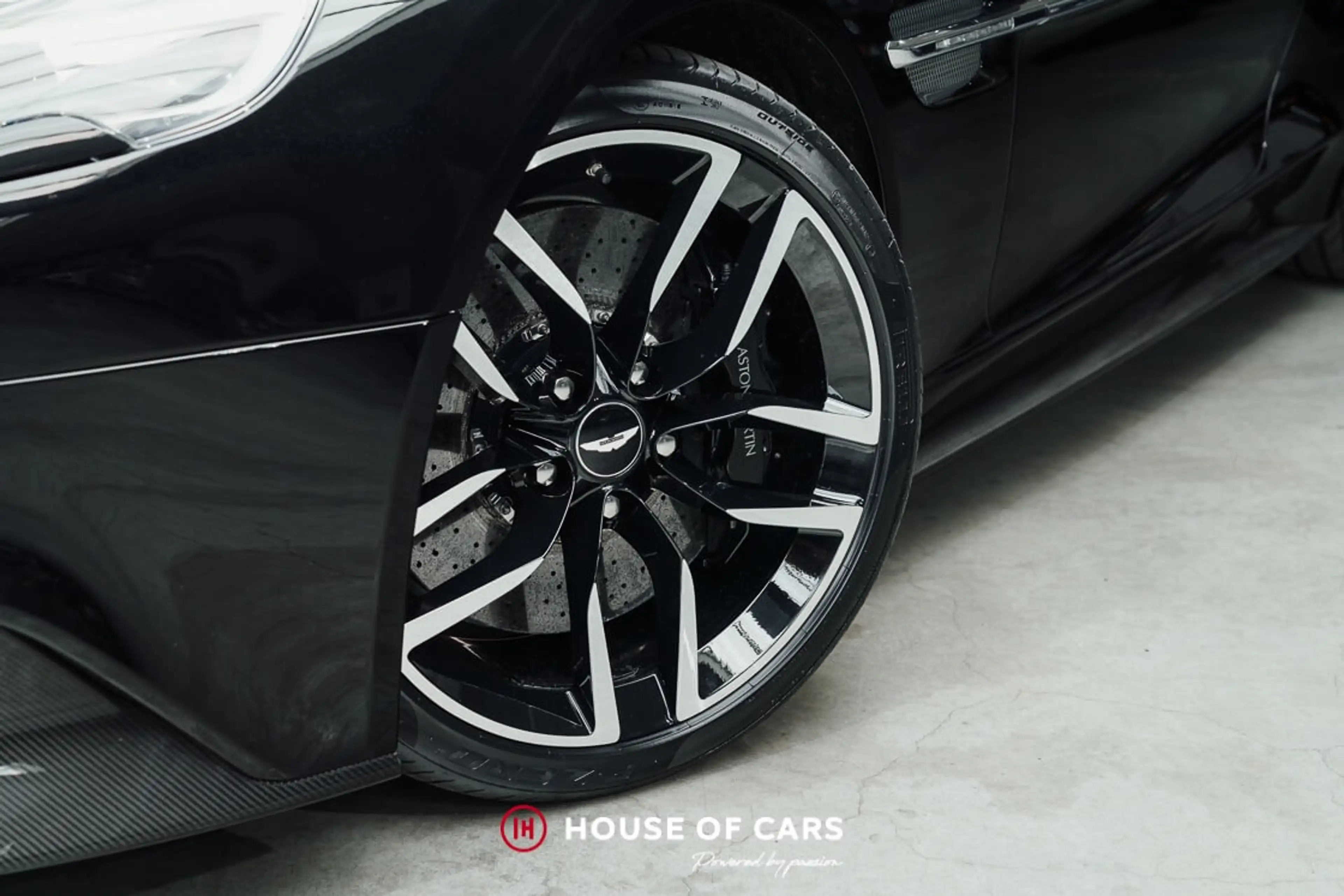 Aston Martin Vanquish II 2+2 TOUCHTRONIC III JUST SERVICED — photo 11