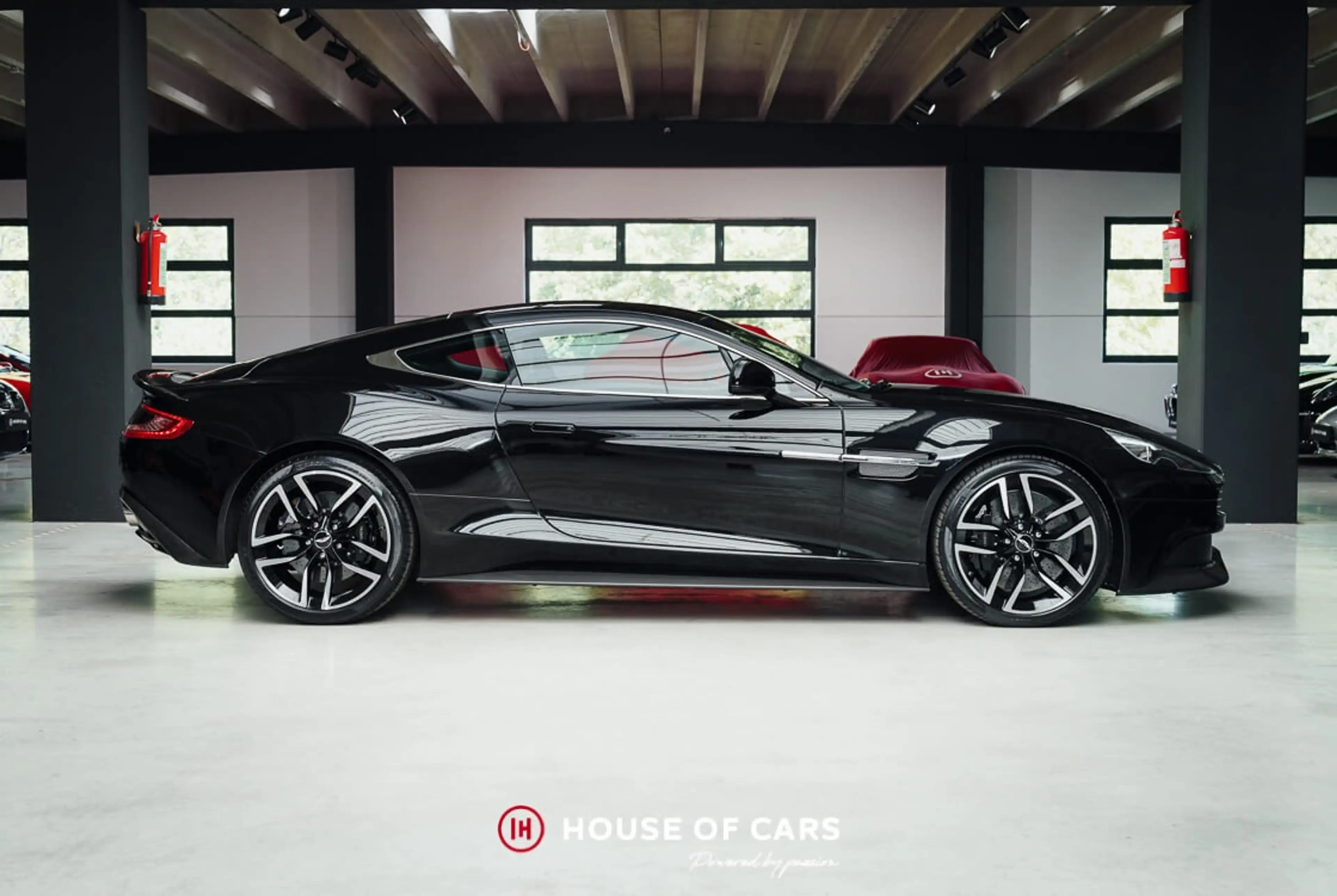Aston Martin Vanquish II 2+2 TOUCHTRONIC III JUST SERVICED — photo 5