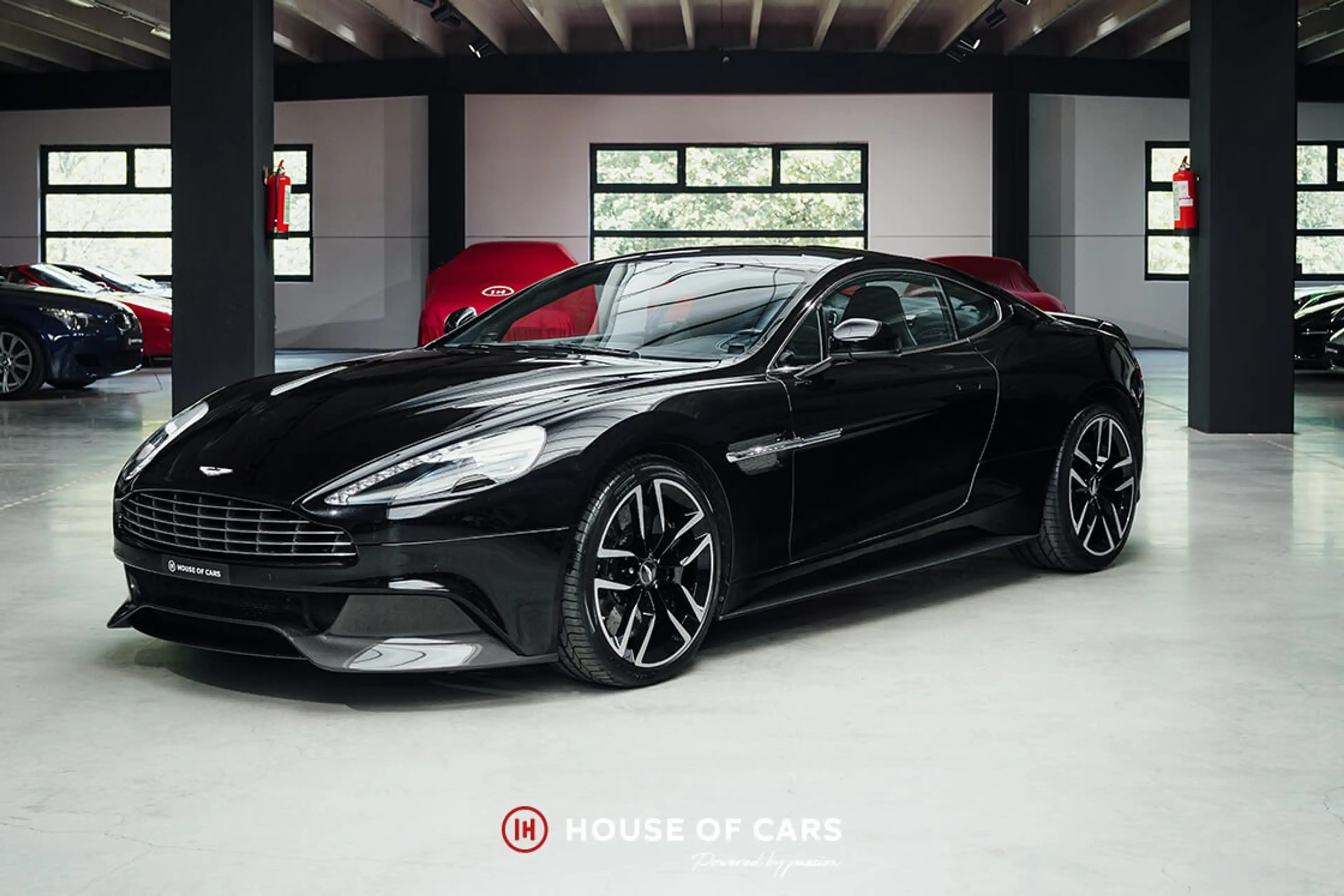 Aston Martin Vanquish II 2+2 TOUCHTRONIC III JUST SERVICED — photo 2