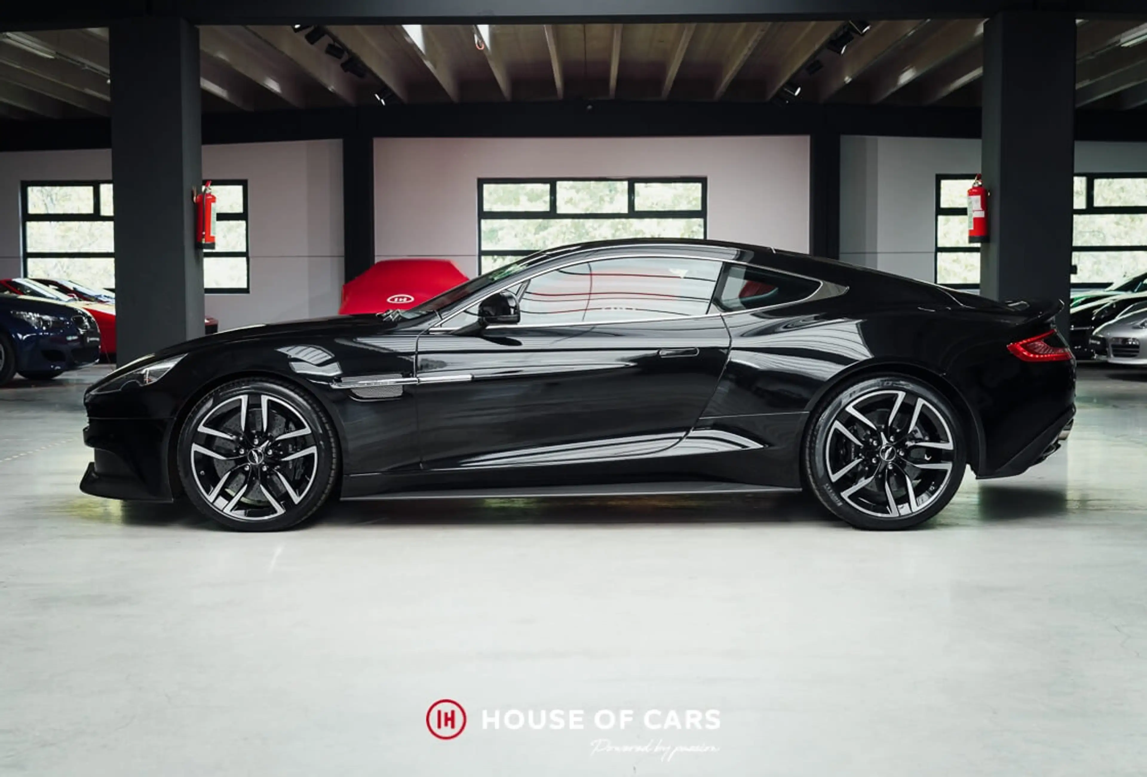 Aston Martin Vanquish II 2+2 TOUCHTRONIC III JUST SERVICED — photo 10