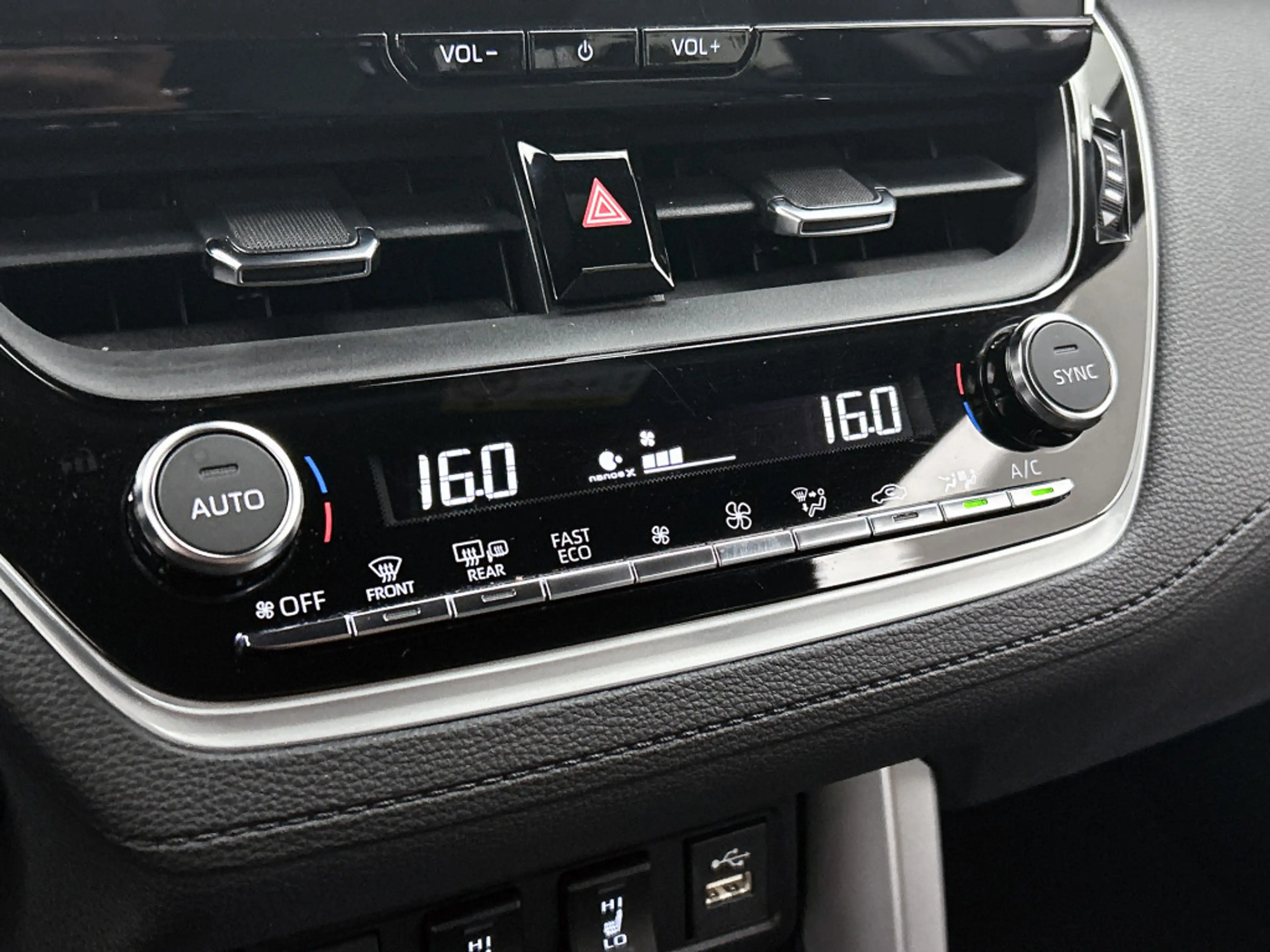 Toyota Corolla Cross 2.0 High Power Hybrid First Edition | Stoelverwarm — photo 14
