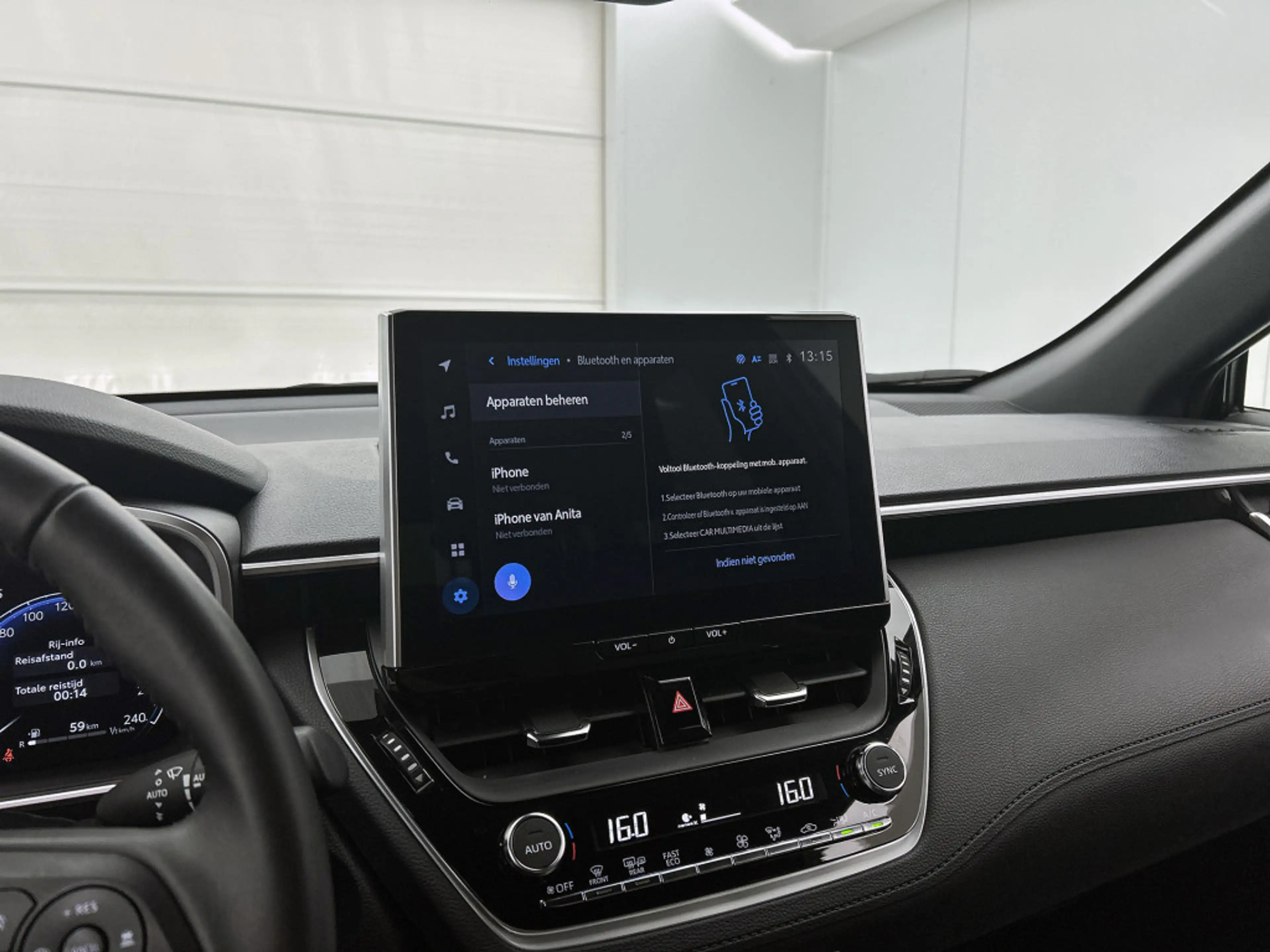 Toyota Corolla Cross 2.0 High Power Hybrid First Edition | Stoelverwarm — photo 12