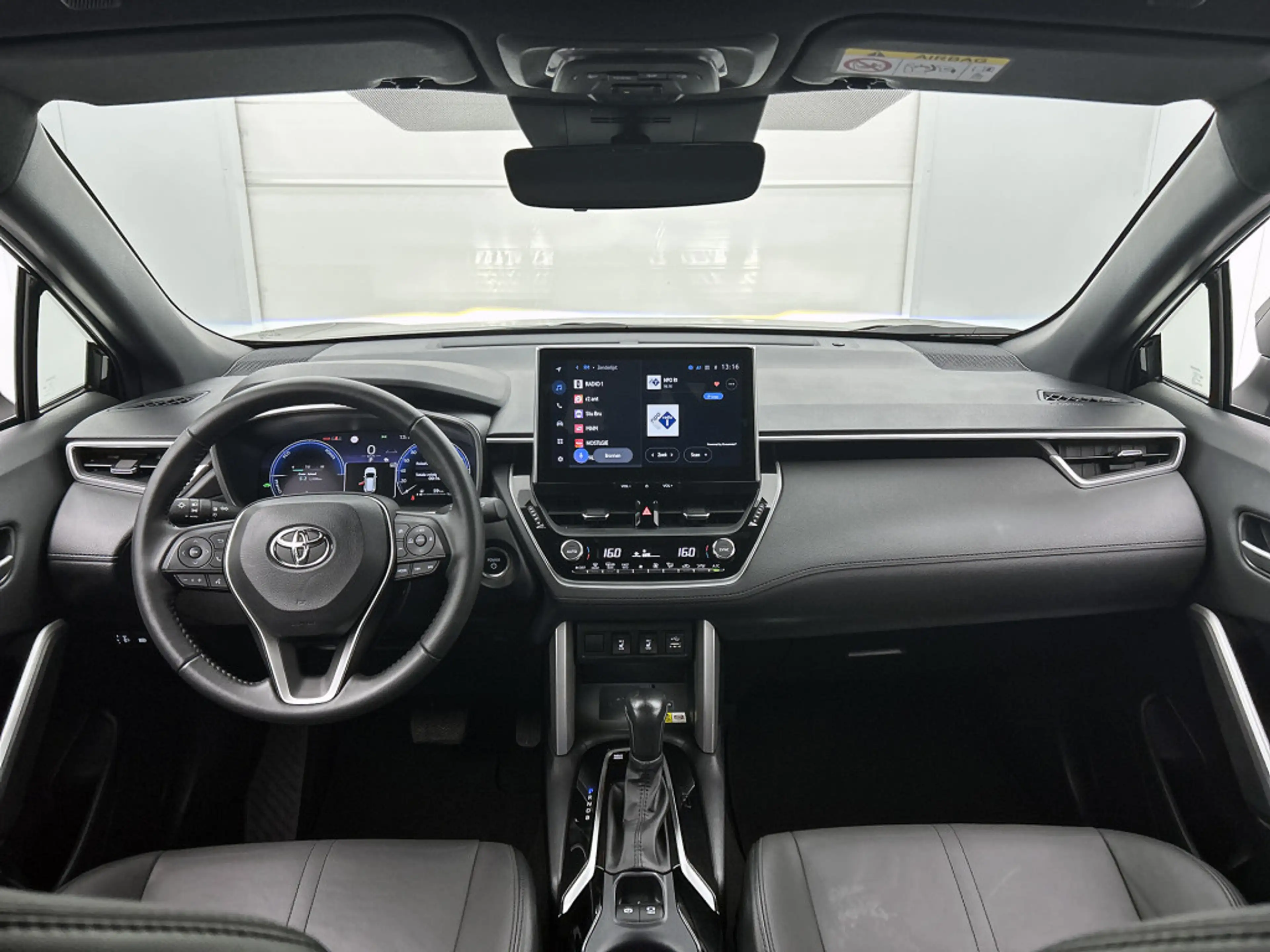 Toyota Corolla Cross 2.0 High Power Hybrid First Edition | Stoelverwarm — photo 5