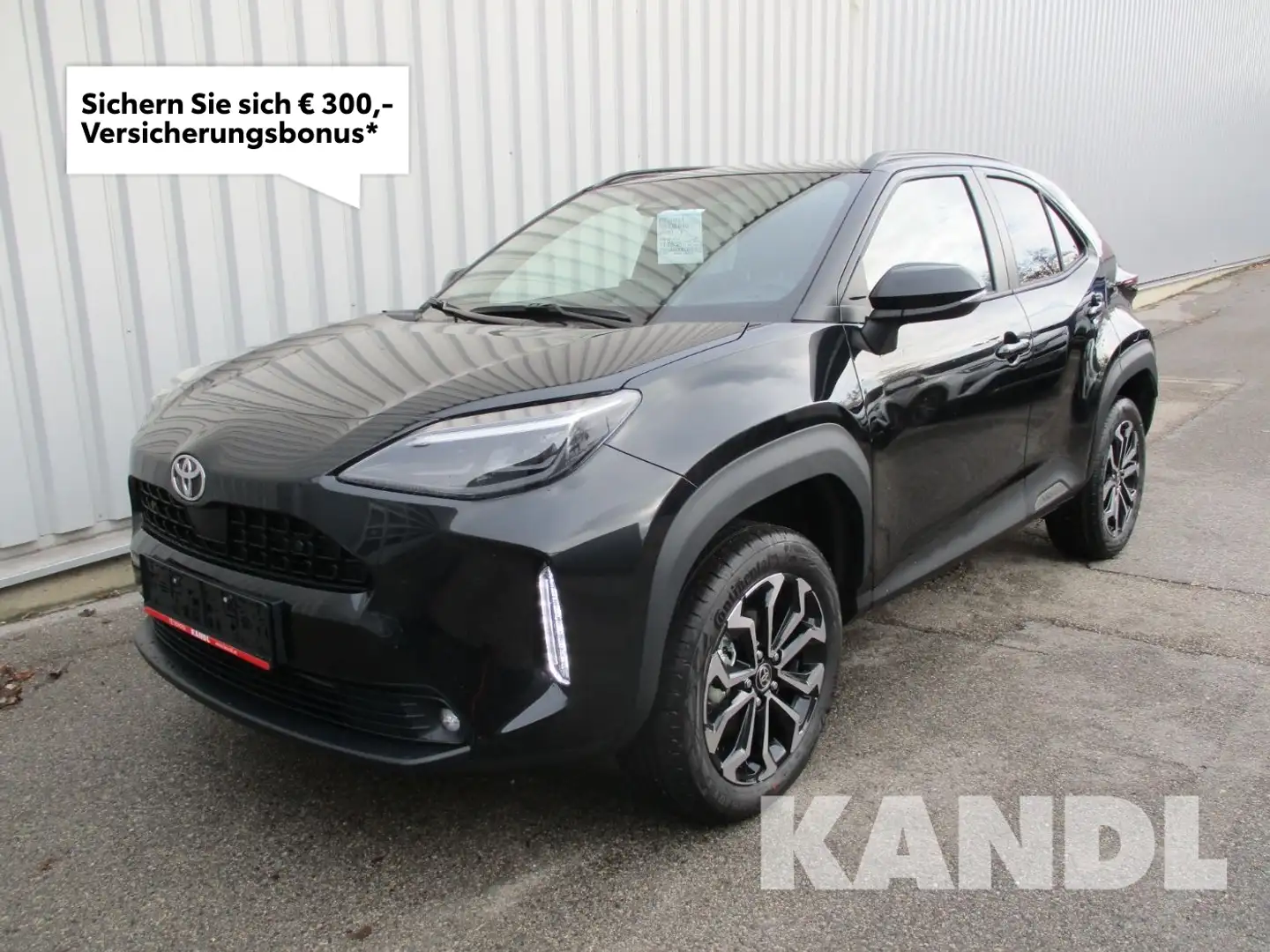 Toyota Yaris Cross 1.5 VVT-i Hybrid Active Drive Aut. Schwarz - 1