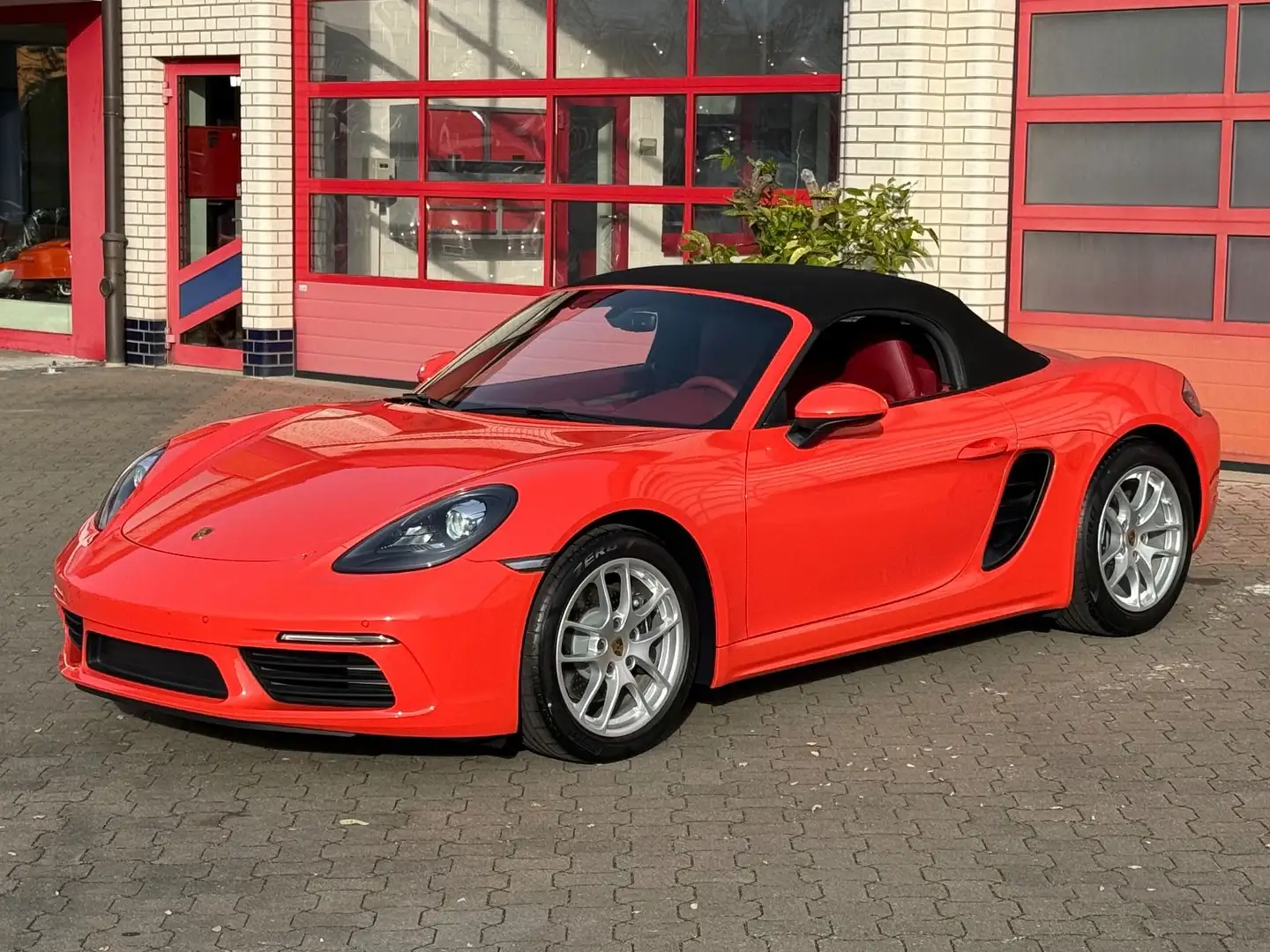 Porsche Boxster 718 BOXSTER, NEUWAGEN, BAUJAHR 2021 Orange - 1