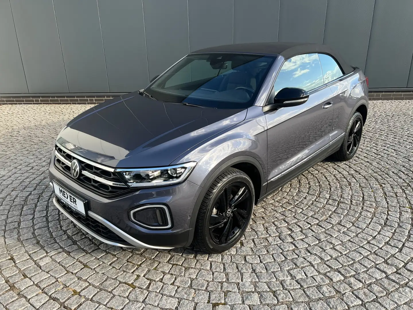 Volkswagen T-Roc Cabriolet Style 1.5 TSI DSG *AHK, LED, BlackStyle Grau - 2