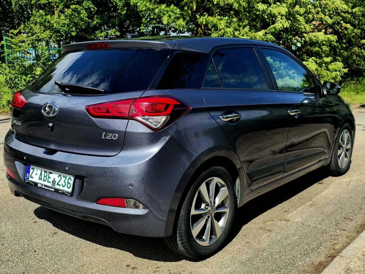 Hyundai i20 *** VENDU *** Gris - 2