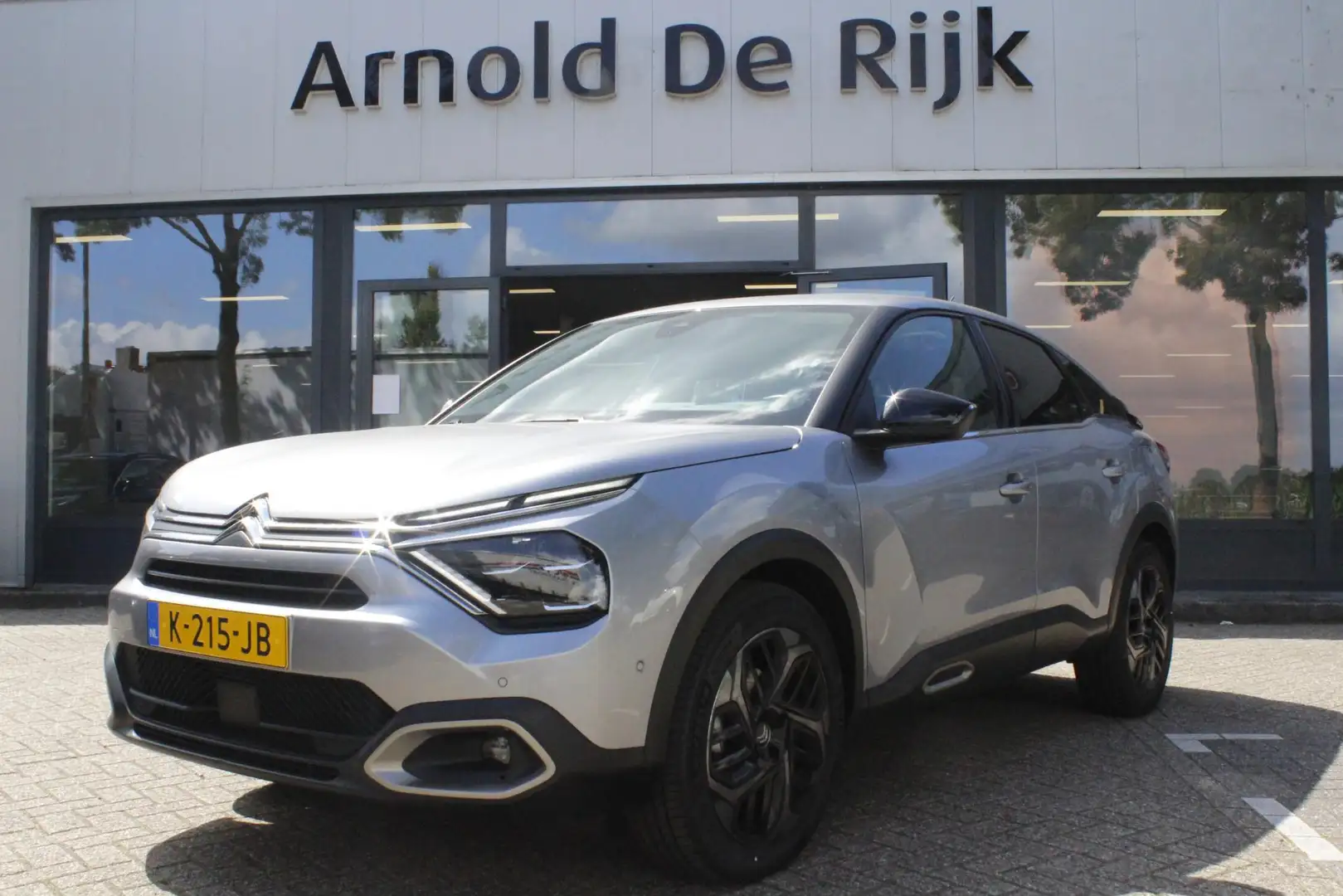 Citroen C4 1.2 Puretech Shine Grijs - 1