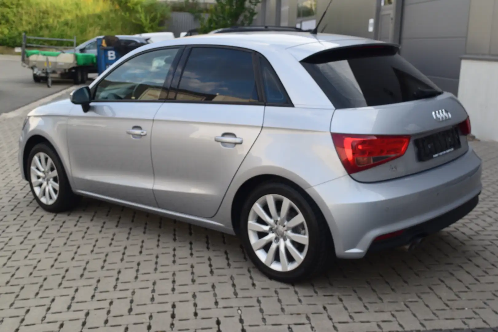 Audi A1 Sportback 1.4 TFSI S tronic Aut. Zilver - 2