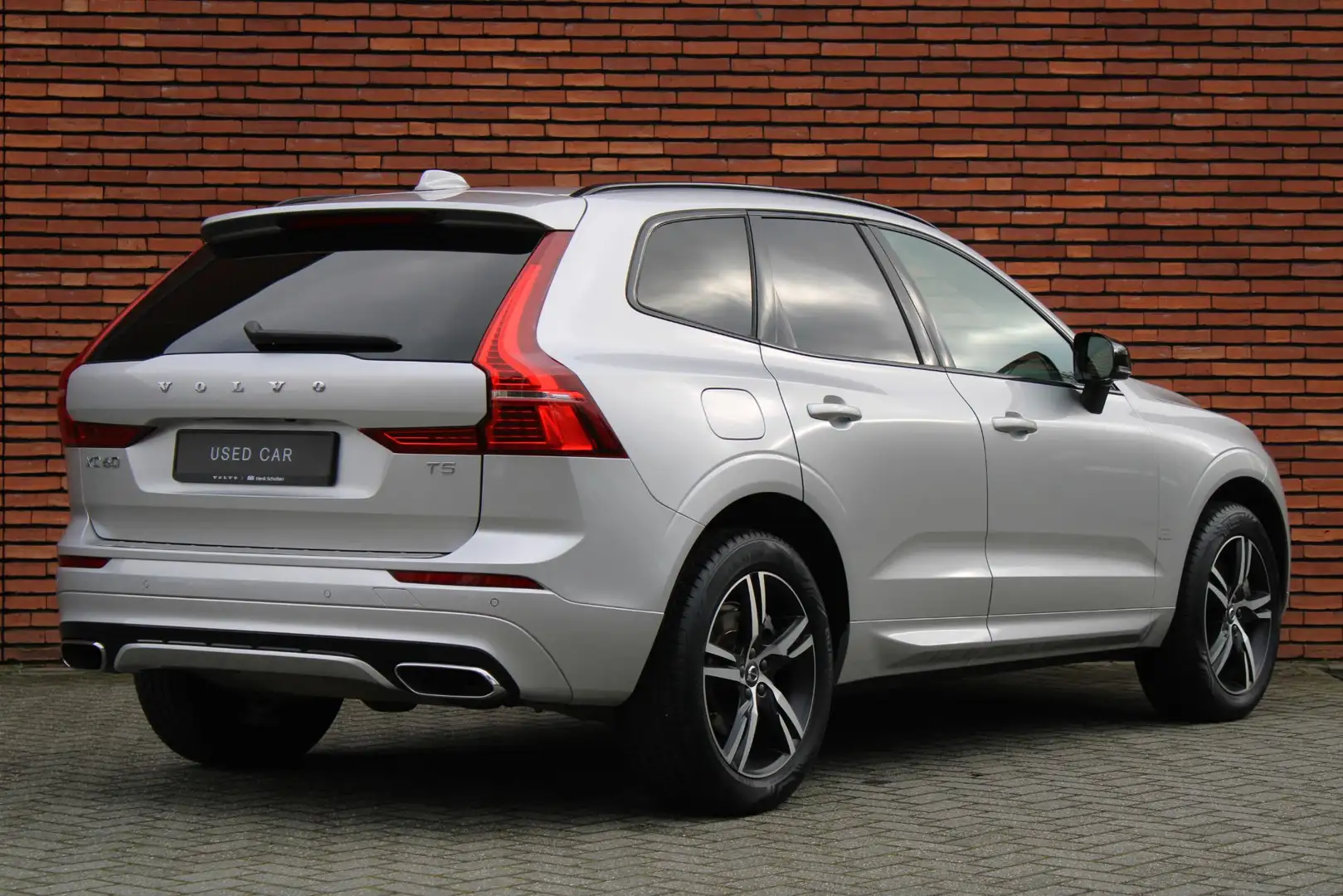 Volvo XC60 T5 R-Design | Head up display | Panoramisch schuif Grijs - 2
