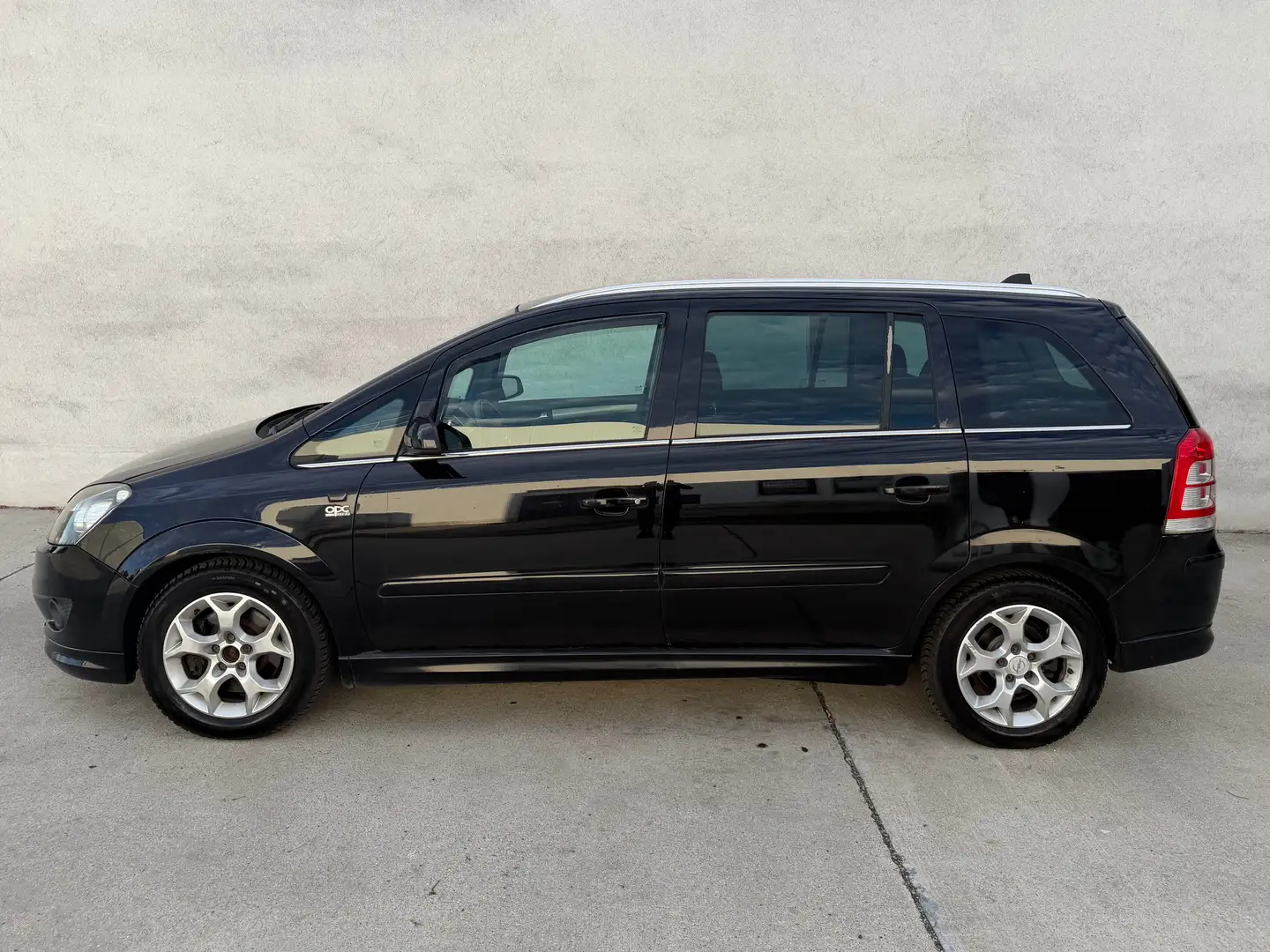 Opel Zafira Zafira 1.7 CDTI  ** 7 - SITZER ** OPC - LINE Schwarz - 2