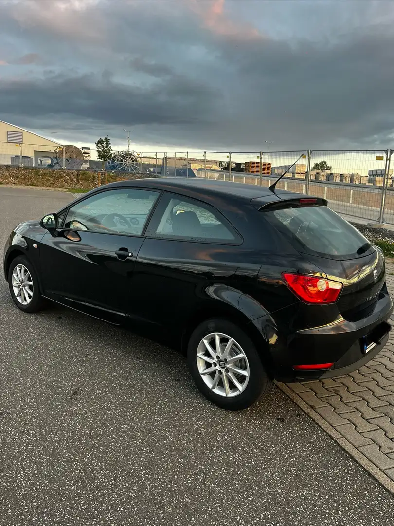 SEAT Ibiza Reference Salsa Schwarz - 1