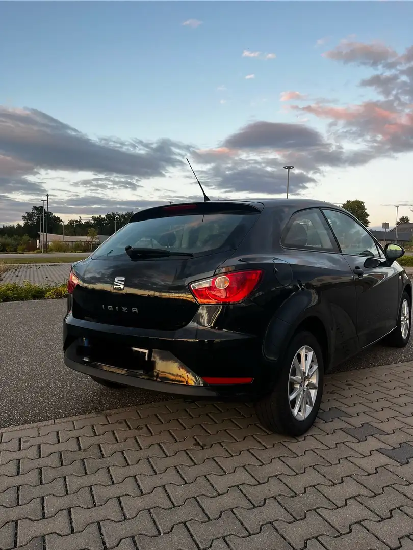 SEAT Ibiza Reference Salsa Schwarz - 2