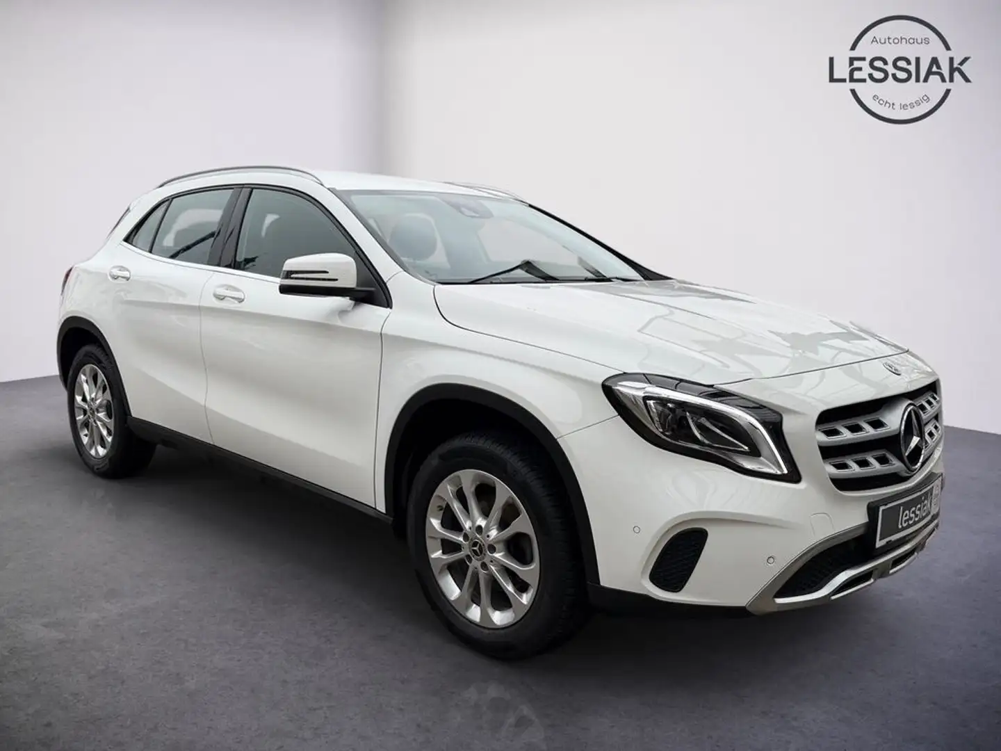 Mercedes-Benz GLA 180 | Navi | Parkpaket | Klimaautom. | LED-SW Weiß - 2