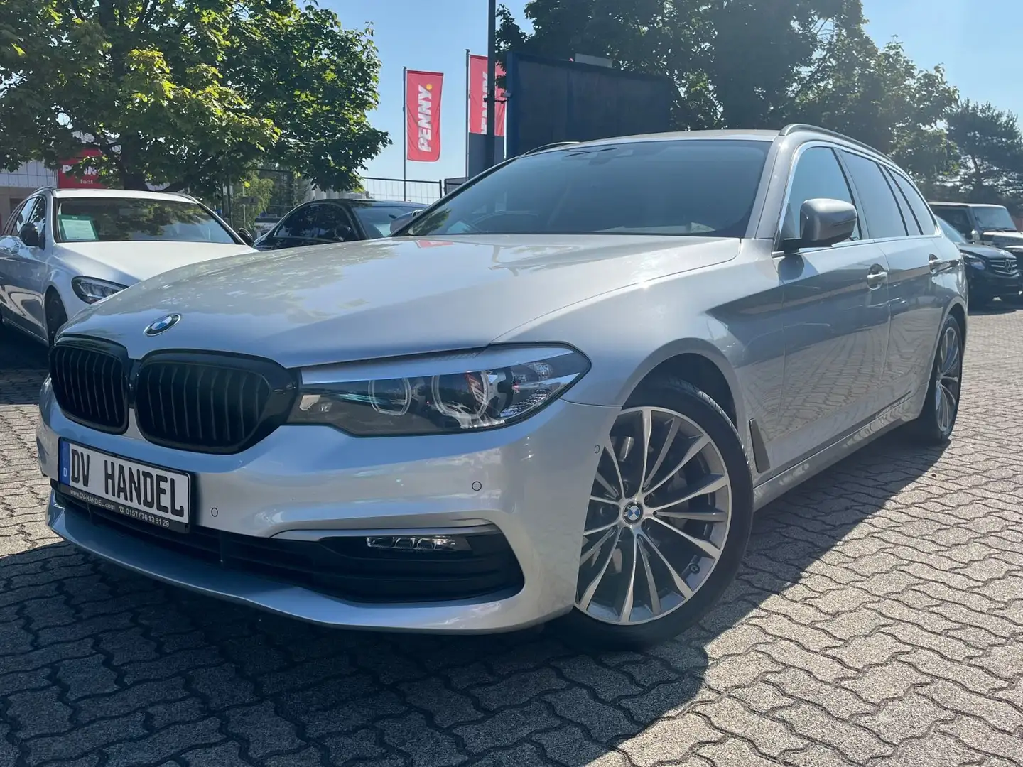 BMW 530 Touring 530 d *Navi/Kamera/Sitzhzg.* Silber - 1