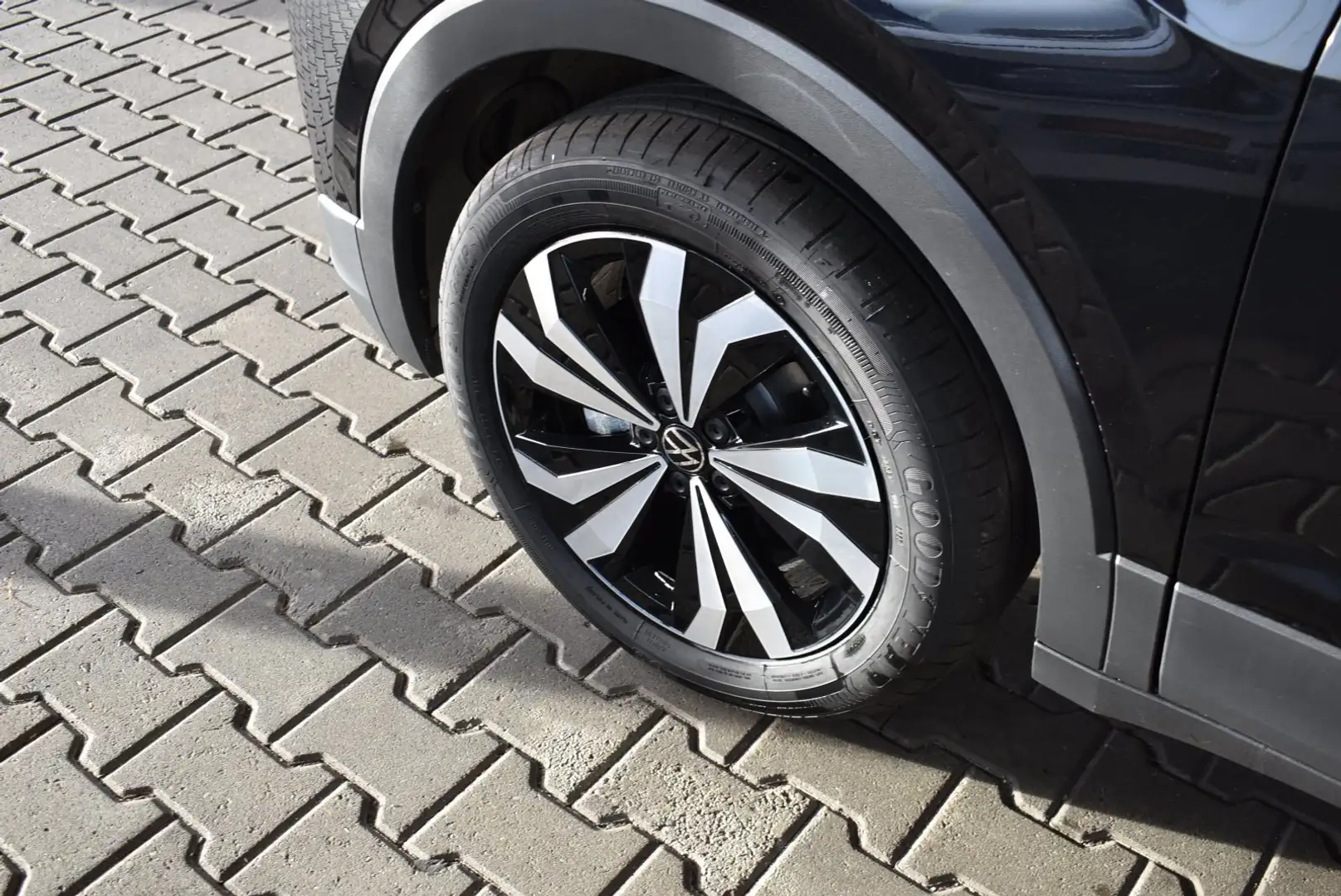 Volkswagen T-Cross 1.0 TSI DSG Life APP Kamera Climatronic Zwart - 2