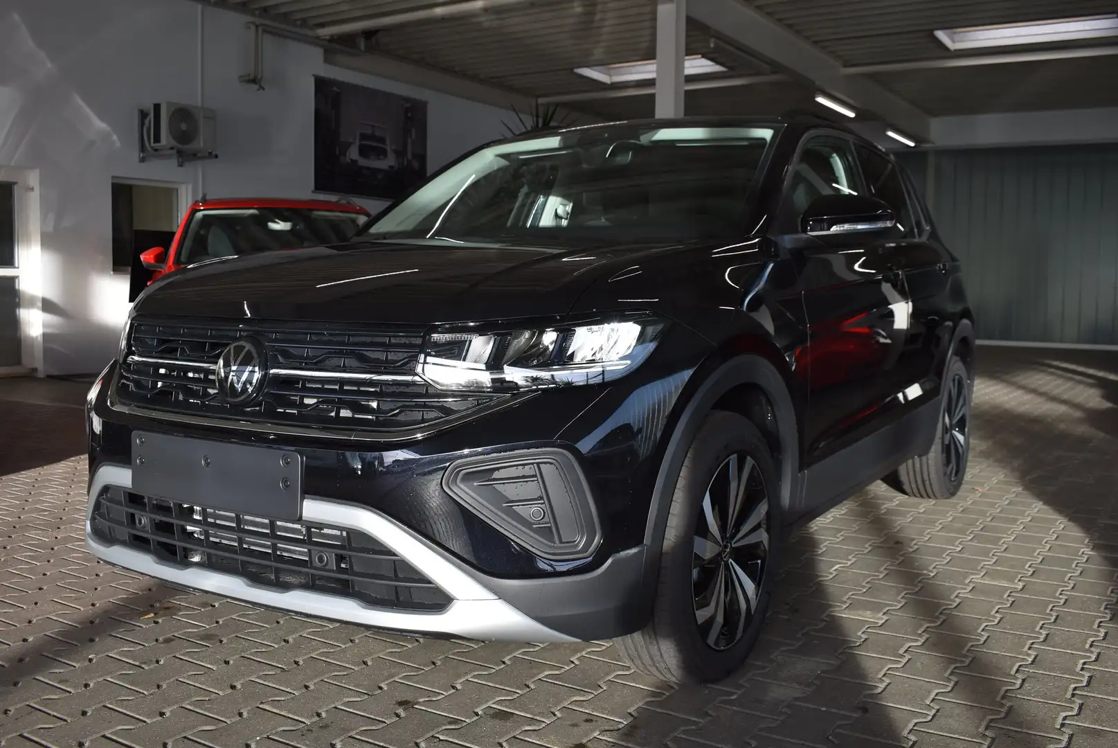 Volkswagen T-Cross 1.0 TSI DSG Life APP Kamera Climatronic Zwart - 1