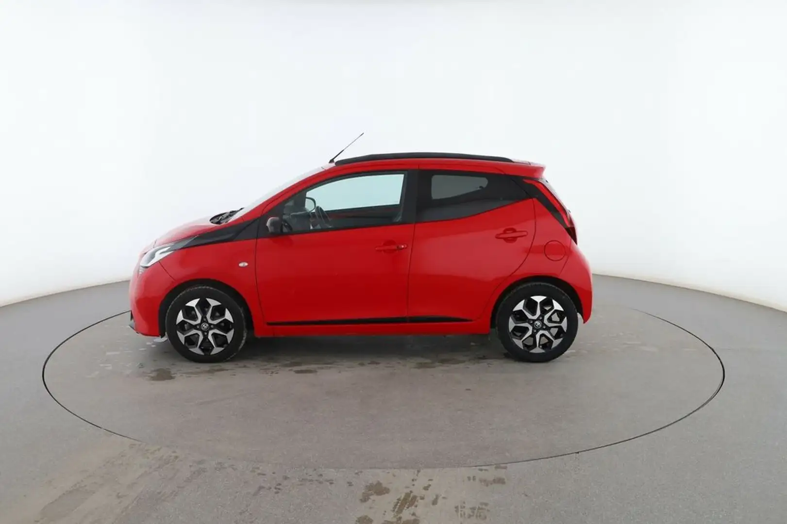 Toyota Aygo 70 x-wave Red - 2
