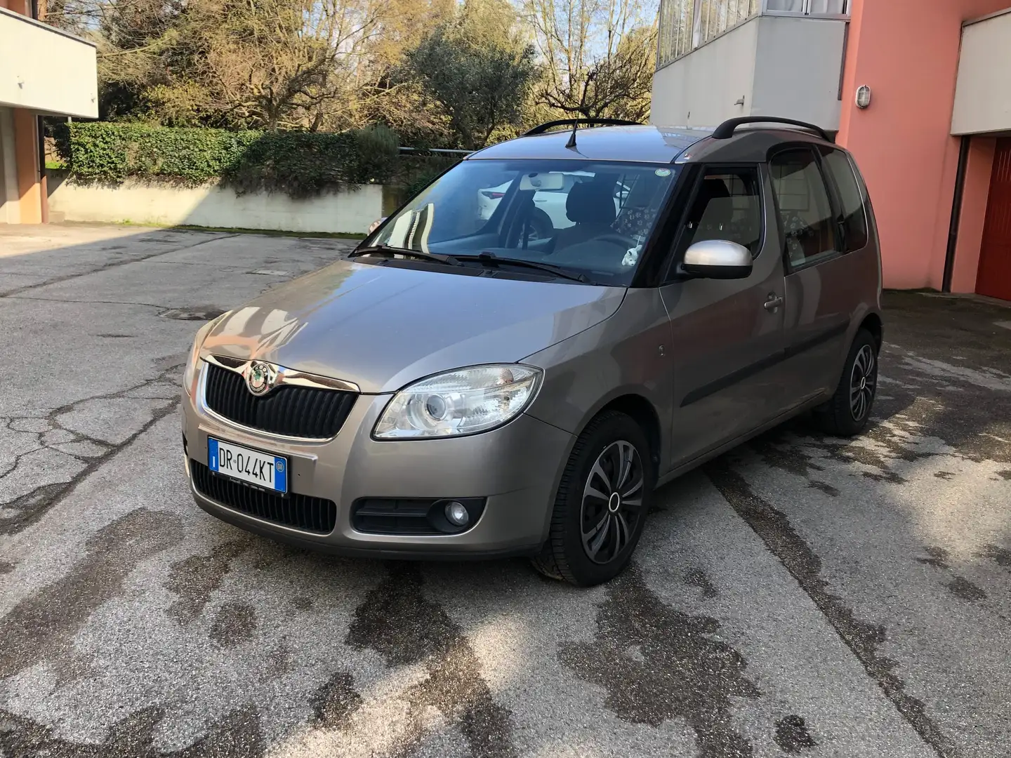 Skoda Roomster Roomster 2006 1.4 tdi Comfort c/esp fap Grey - 1