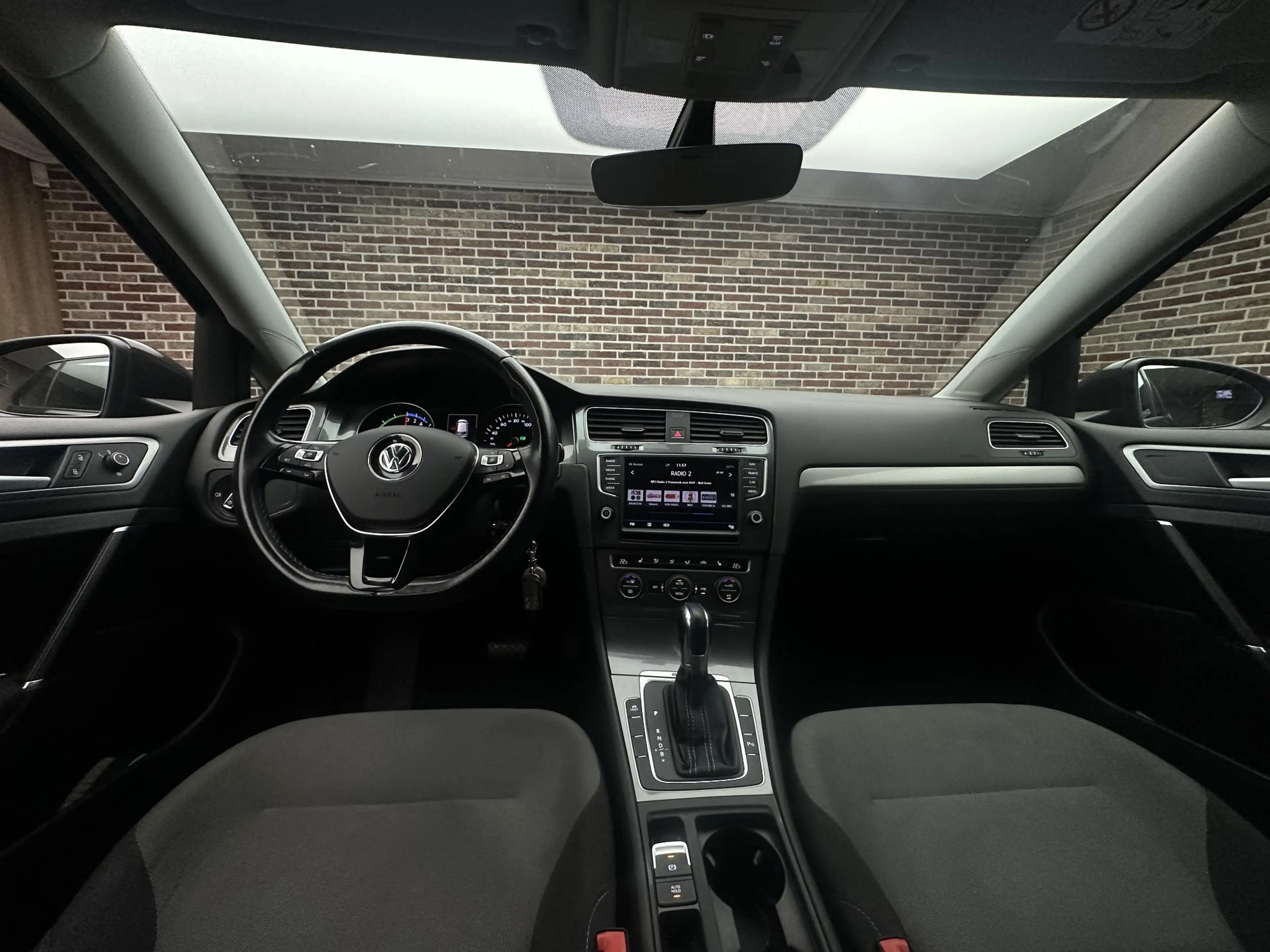 Volkswagen e-Golf e-Golf — photo 9