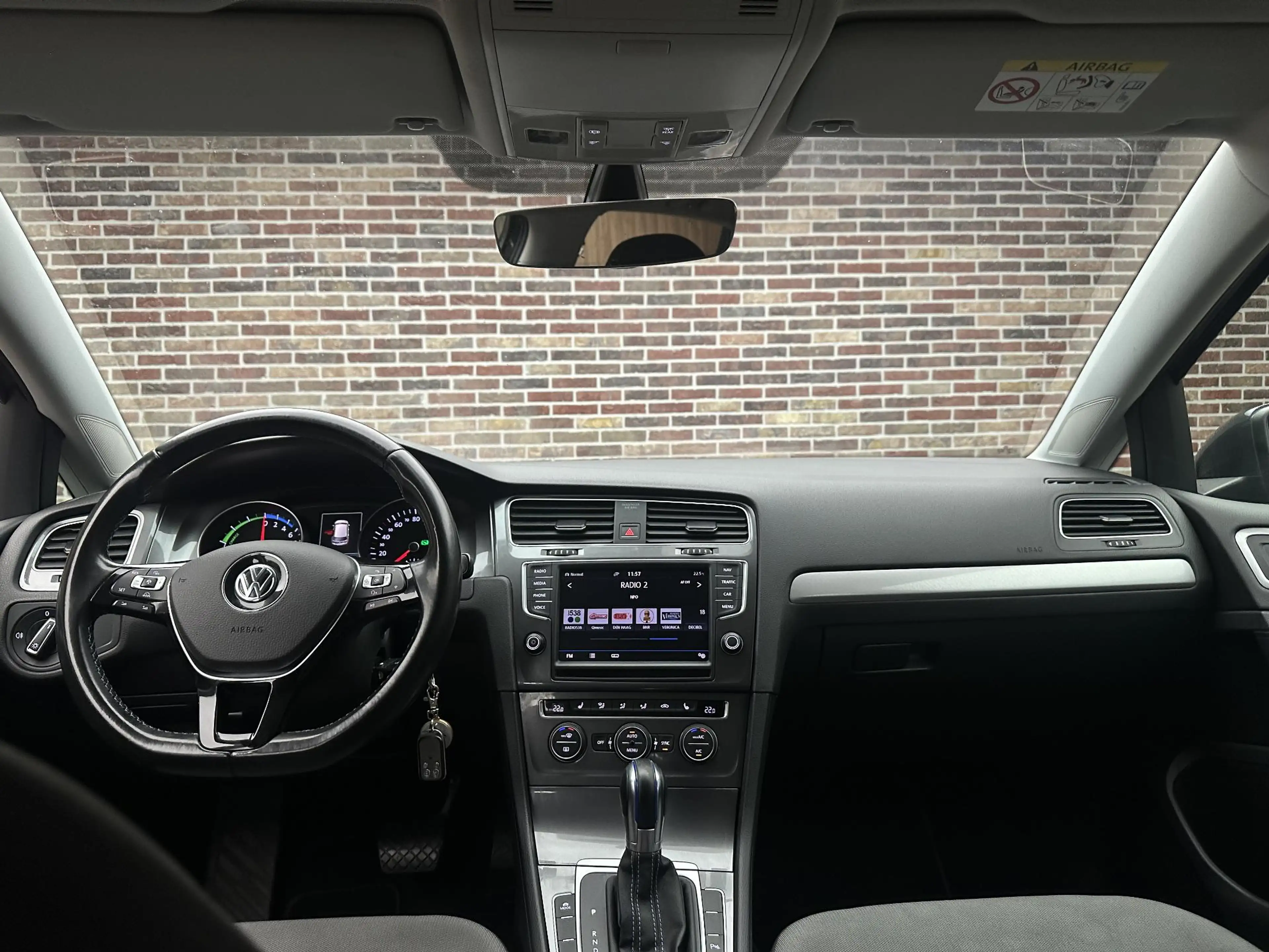 Volkswagen e-Golf e-Golf — photo 11
