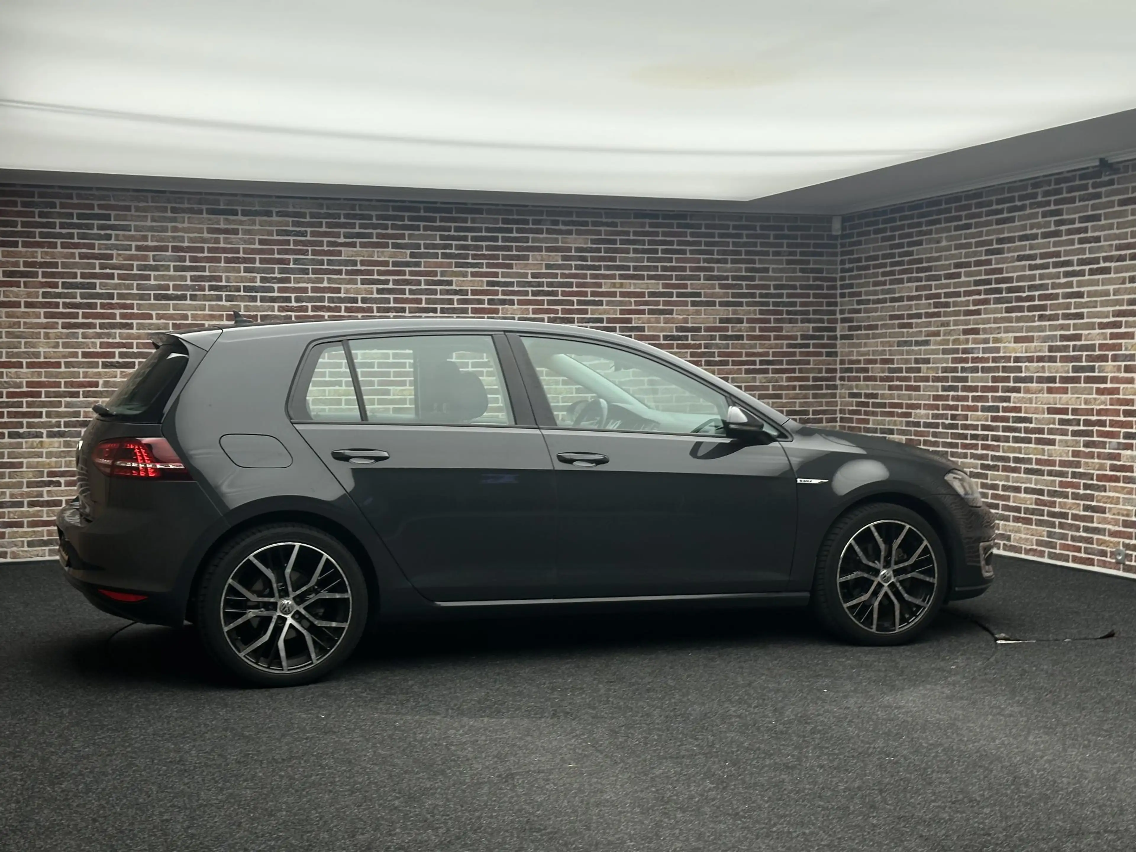 Volkswagen e-Golf e-Golf — photo 4