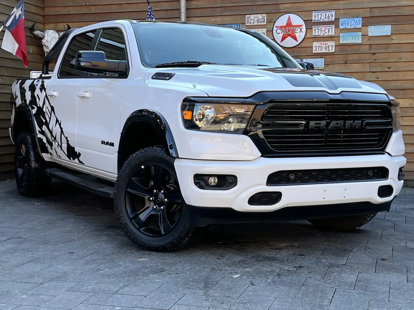 Dodge RAM 1500 5,7L BIGHORN 4x4 Leder SHZ AHK LPG Белый - 2