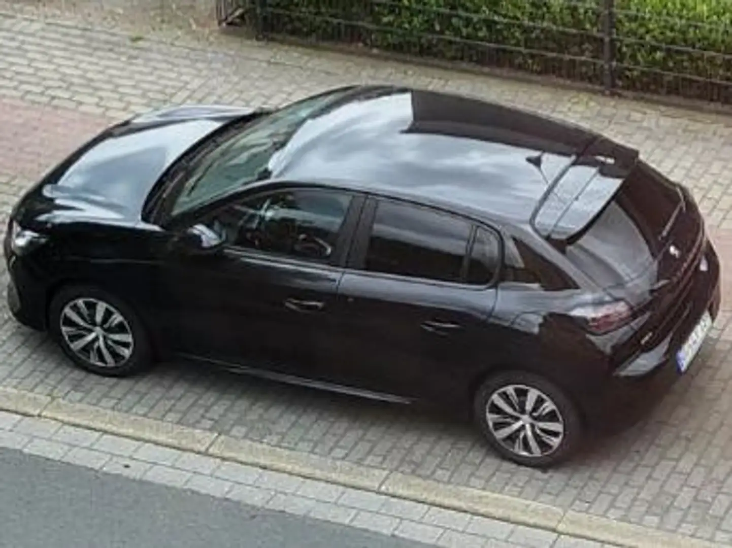 Peugeot 208 208 PureTech 100 Allure Schwarz - 2