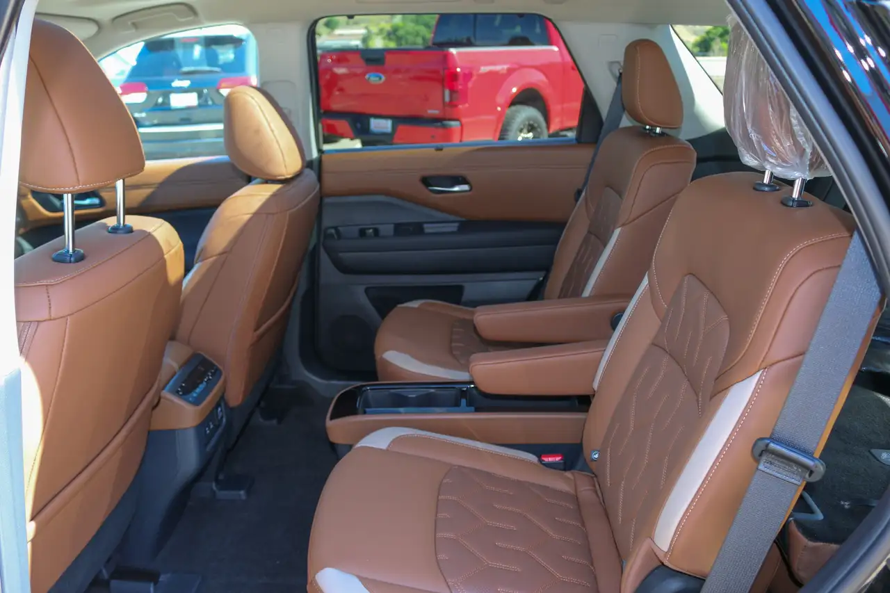 Nissan Pathfinder photo Nissan Pathfinder