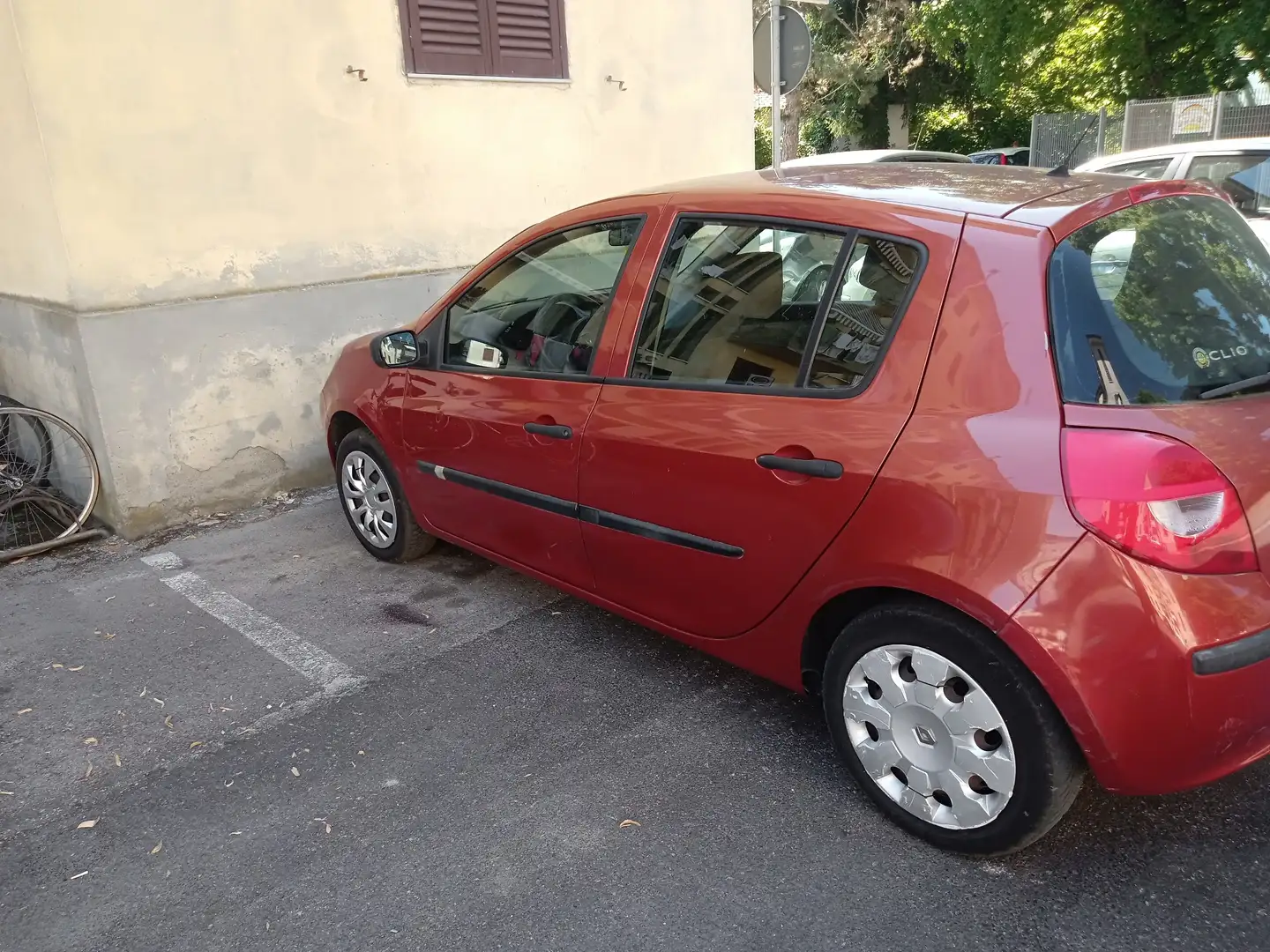 Renault Clio 5p 1.2 Pack Authentique - 1
