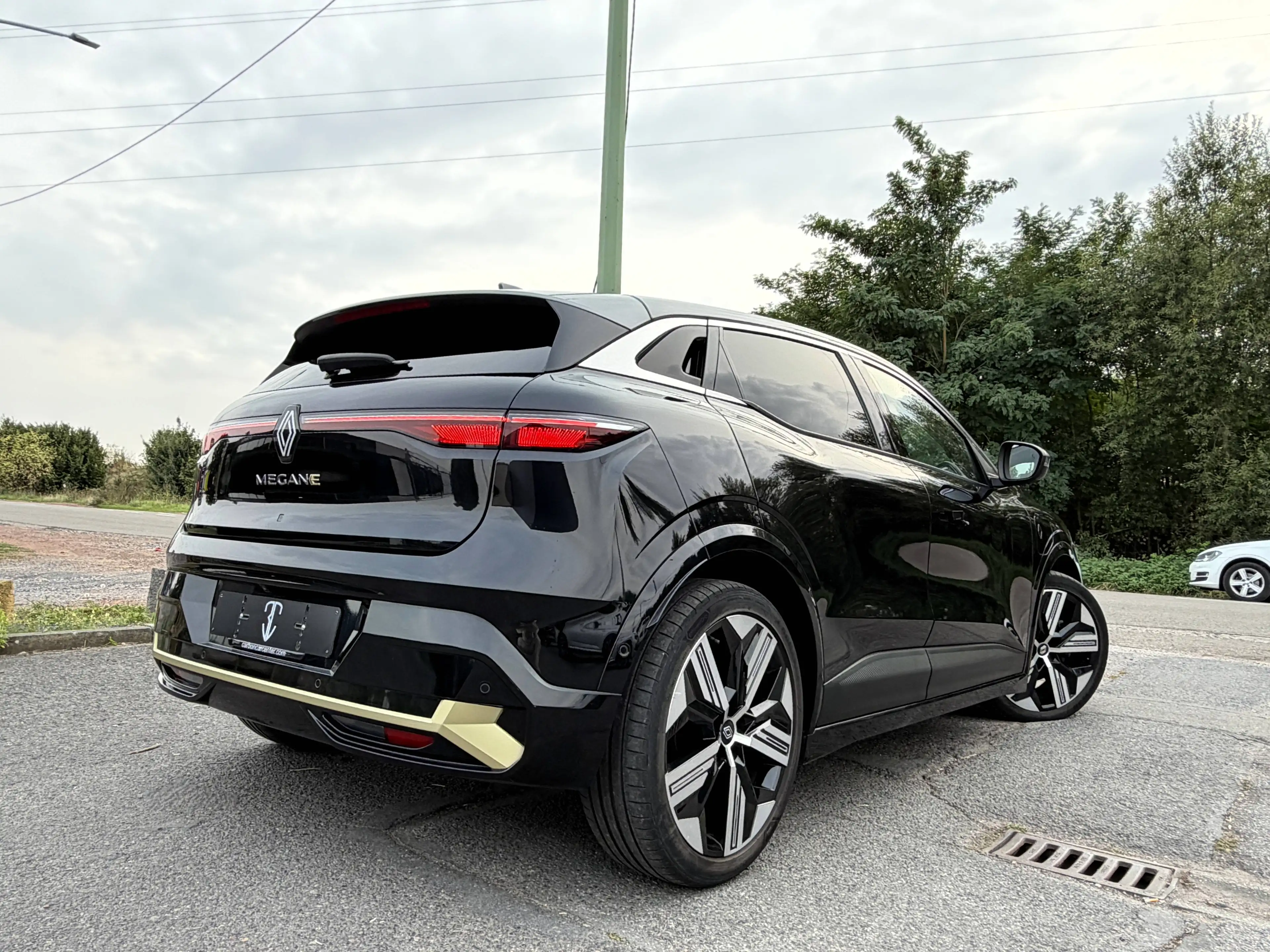 Renault Megane E-Tech 60 kWh Iconic R220 Optimum charge Iconic CUIR/CAMERA360/KEYLESS/FULL LED/VCARPLAY/BI-TON — photo 12