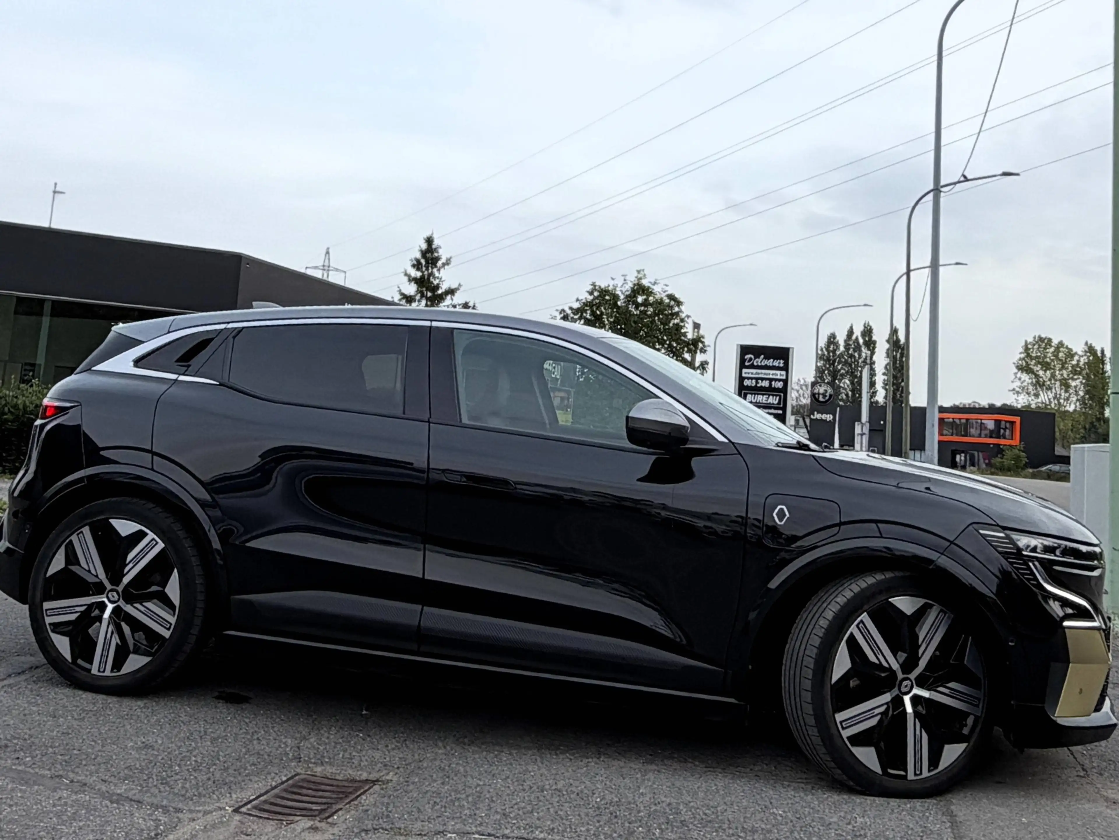 Renault Megane E-Tech 60 kWh Iconic R220 Optimum charge Iconic CUIR/CAMERA360/KEYLESS/FULL LED/VCARPLAY/BI-TON — photo 10