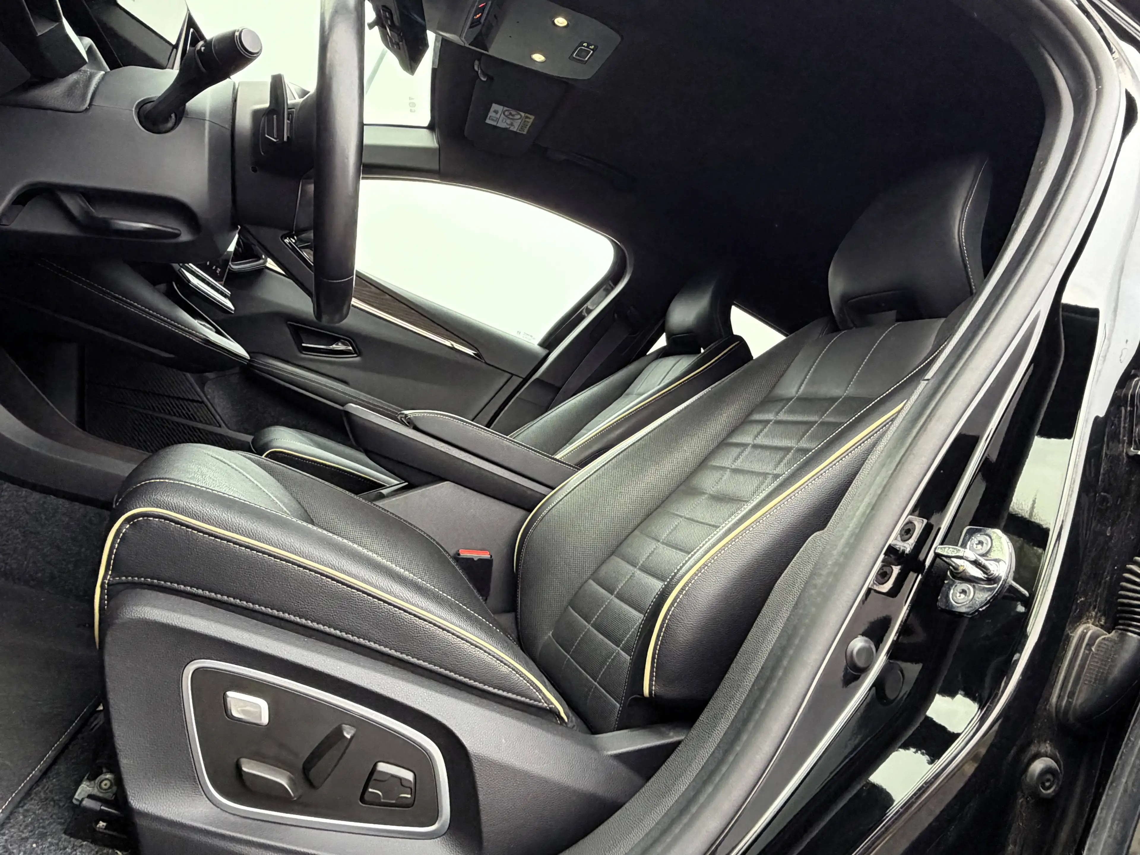 Renault Megane E-Tech 60 kWh Iconic R220 Optimum charge Iconic CUIR/CAMERA360/KEYLESS/FULL LED/VCARPLAY/BI-TON — photo 15