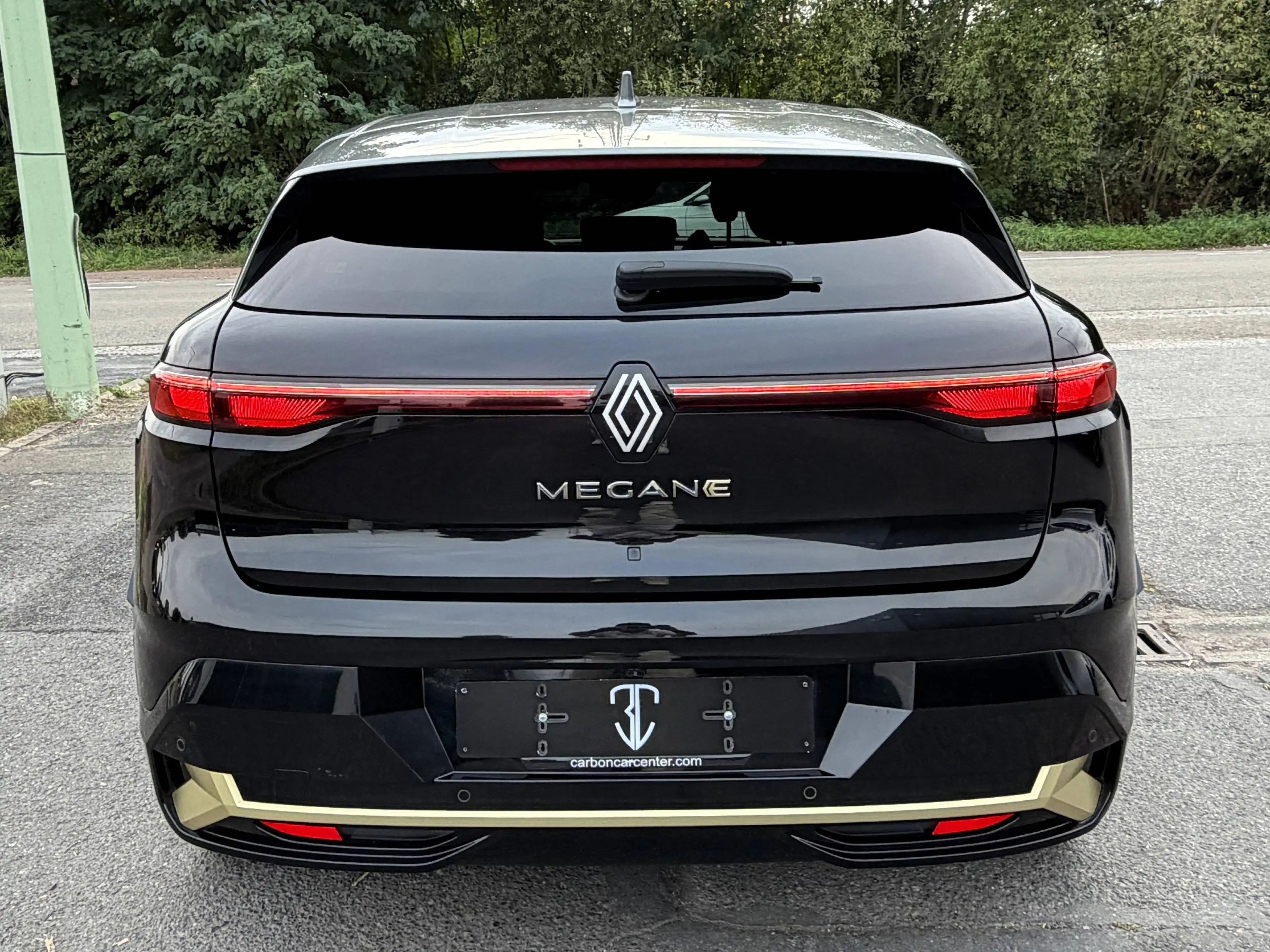 Renault Megane E-Tech 60 kWh Iconic R220 Optimum charge Iconic CUIR/CAMERA360/KEYLESS/FULL LED/VCARPLAY/BI-TON — photo 13