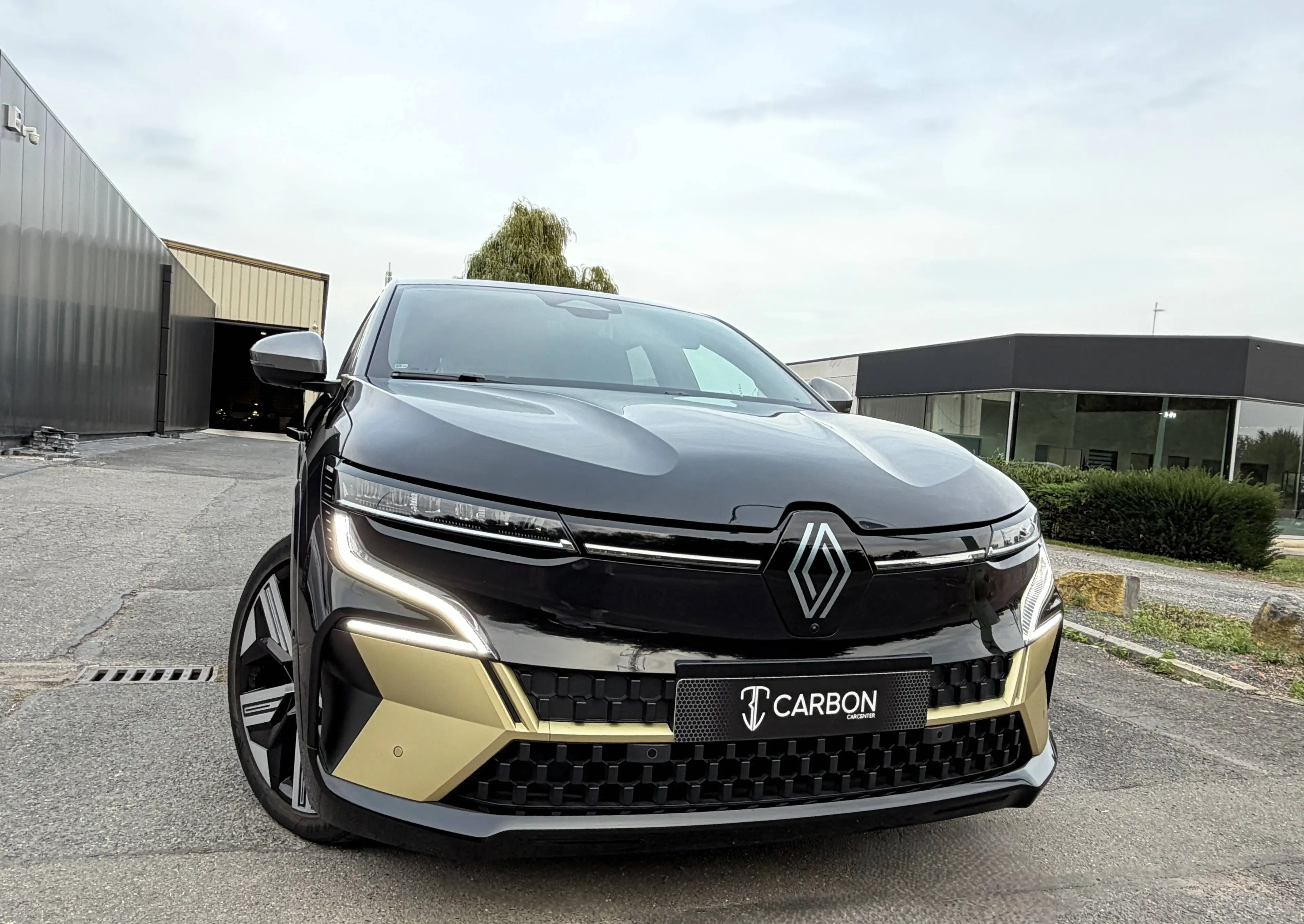 Renault Megane E-Tech 60 kWh Iconic R220 Optimum charge Iconic CUIR/CAMERA360/KEYLESS/FULL LED/VCARPLAY/BI-TON — photo 7