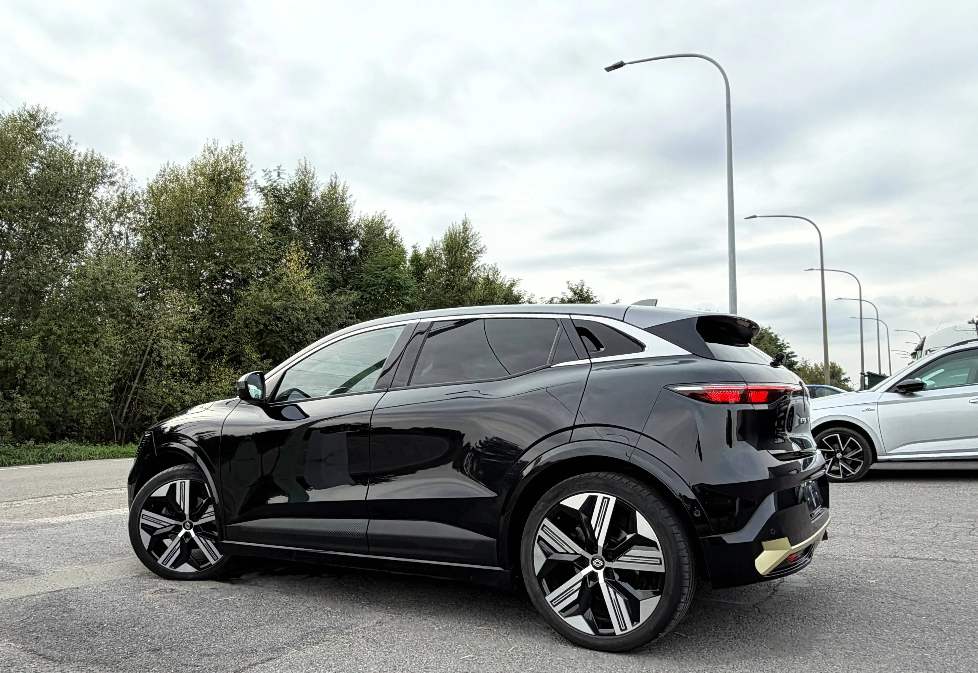 Renault Megane E-Tech 60 kWh Iconic R220 Optimum charge Iconic CUIR/CAMERA360/KEYLESS/FULL LED/VCARPLAY/BI-TON — photo 5