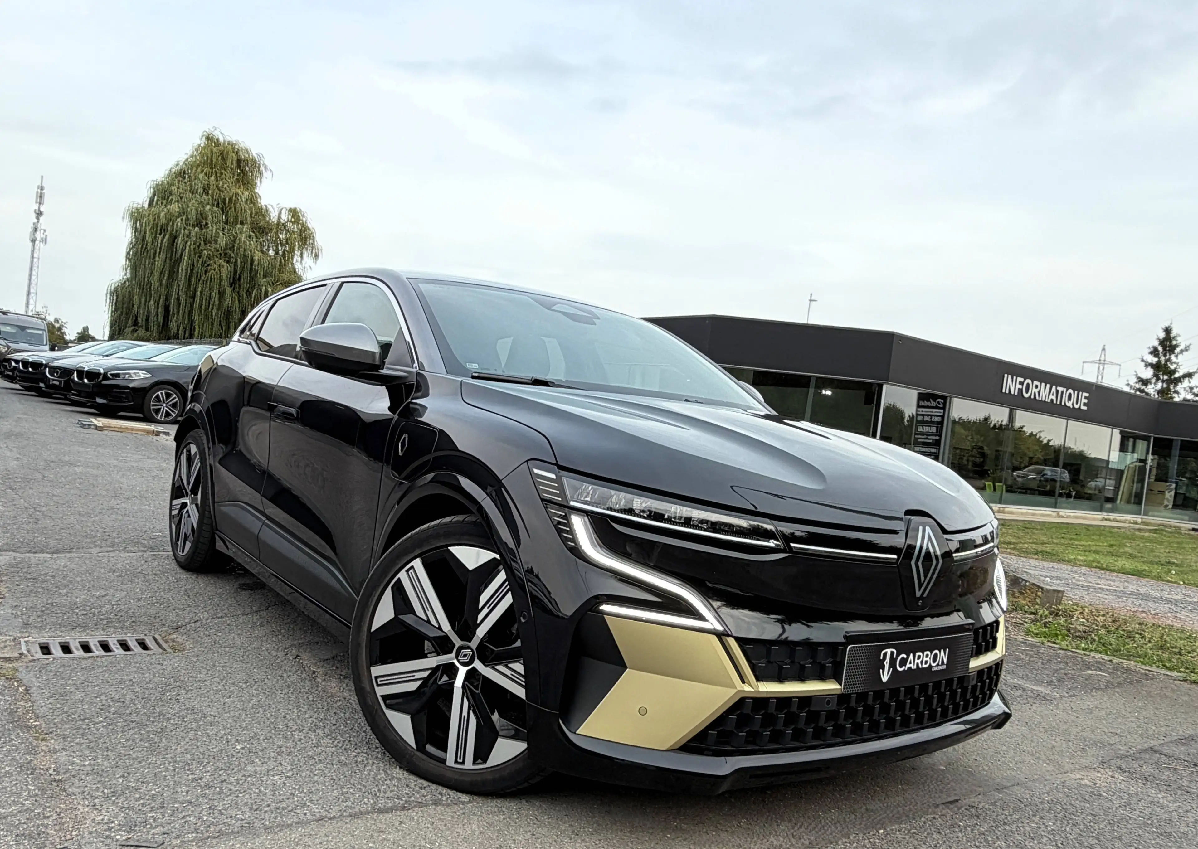 Renault Megane E-Tech 60 kWh Iconic R220 Optimum charge Iconic CUIR/CAMERA360/KEYLESS/FULL LED/VCARPLAY/BI-TON — photo 8