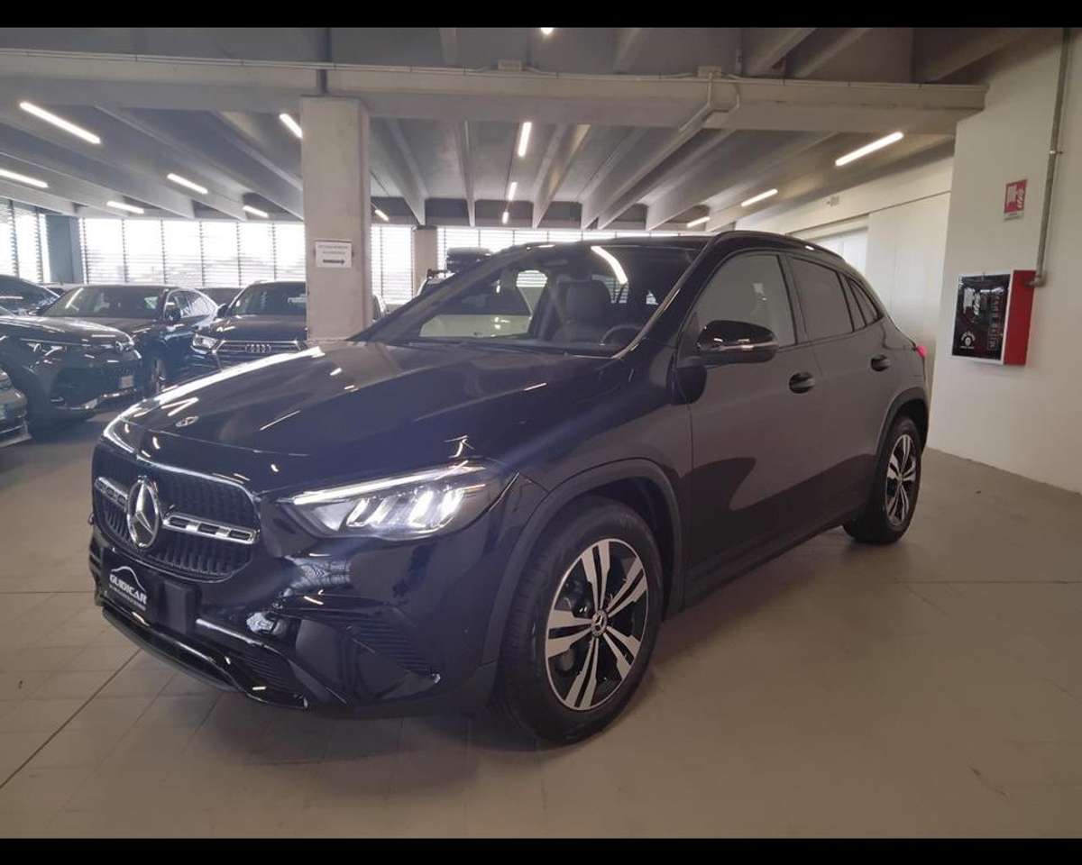 Mercedes-Benz GLA 180 Progressive Extra auto