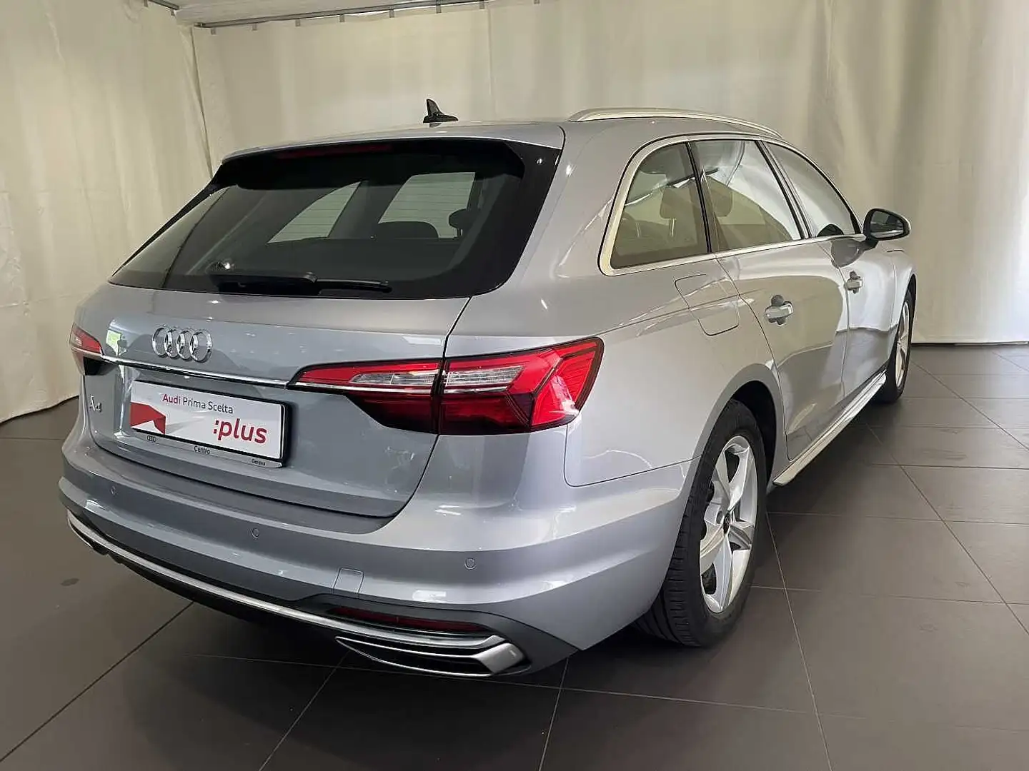 Audi A4 5ª serie Avant 30 TDI/136 CV S tronic Business Argento - 2