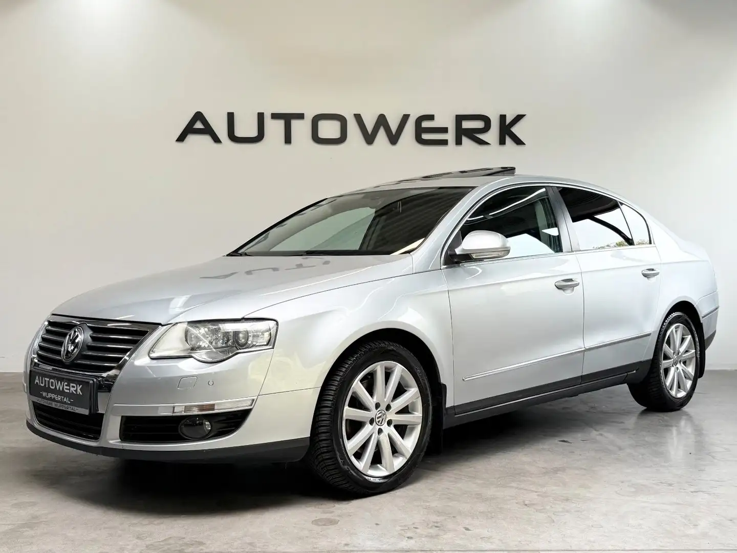 Volkswagen Passat Lim. Highline*LEDER*SCHIEBEDACH*PDC* Silber - 2