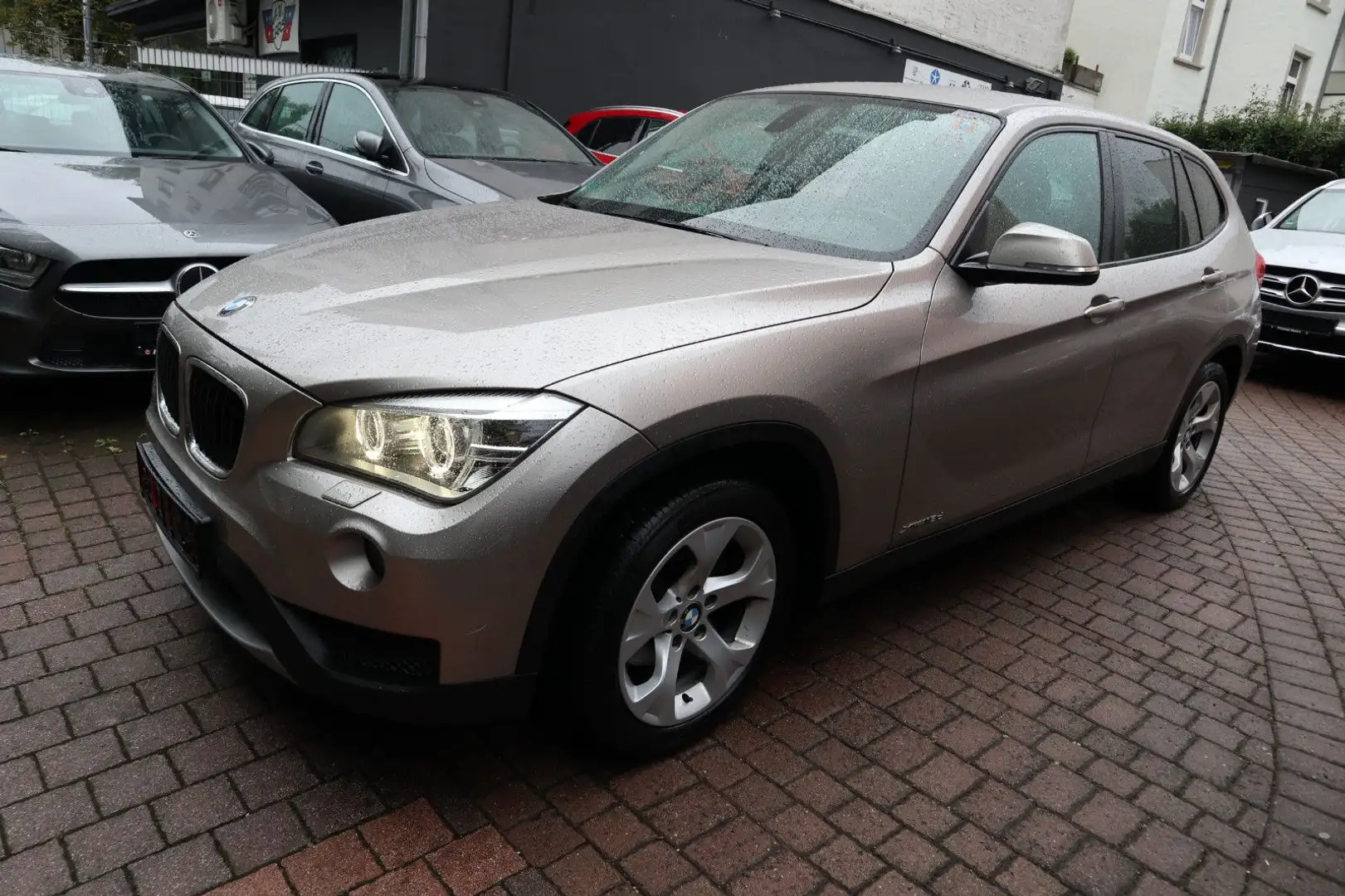BMW X1 18 d xDrive 2.Hand Scheckheft Navi Xenon Silber - 1