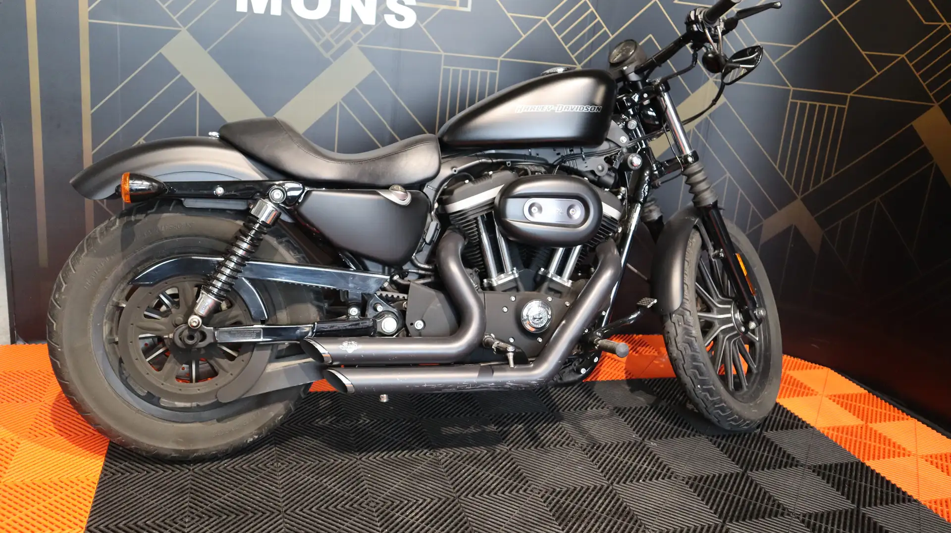 Harley-Davidson Iron 883 Noir - 2