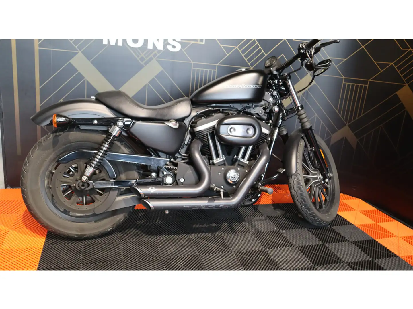 Harley-Davidson Iron 883 Sport/tour Zwart - 2