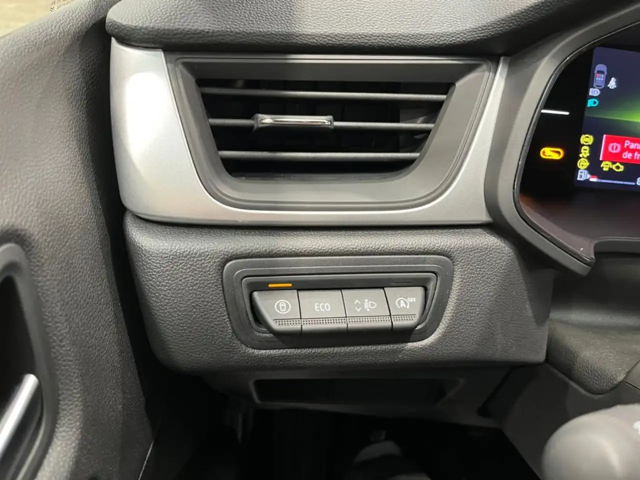 Renault Captur — photo 16